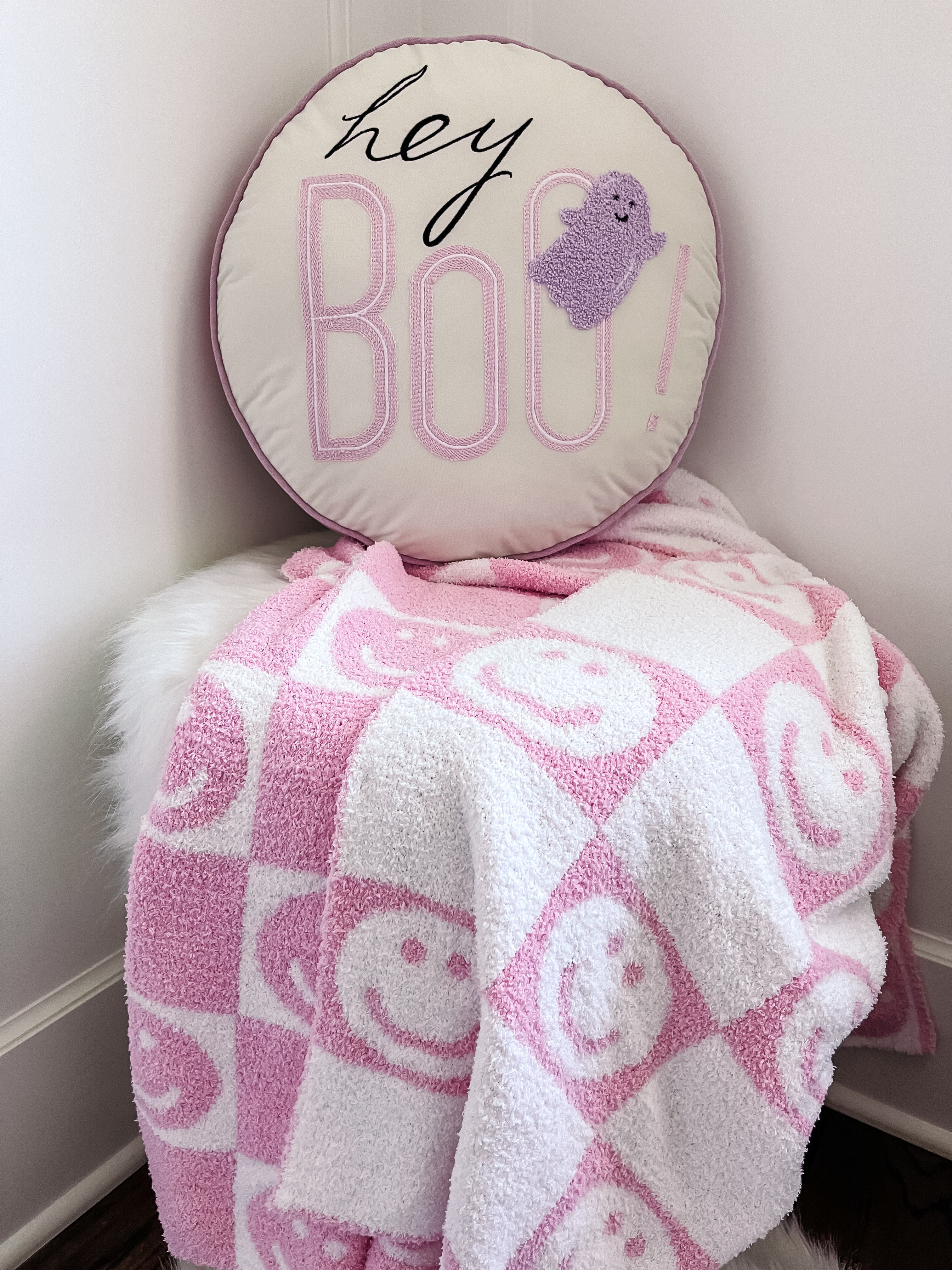 Hey boo pillow!
Smiley face blanket 

#LTKHome #LTKHalloween #LTKSeasonal