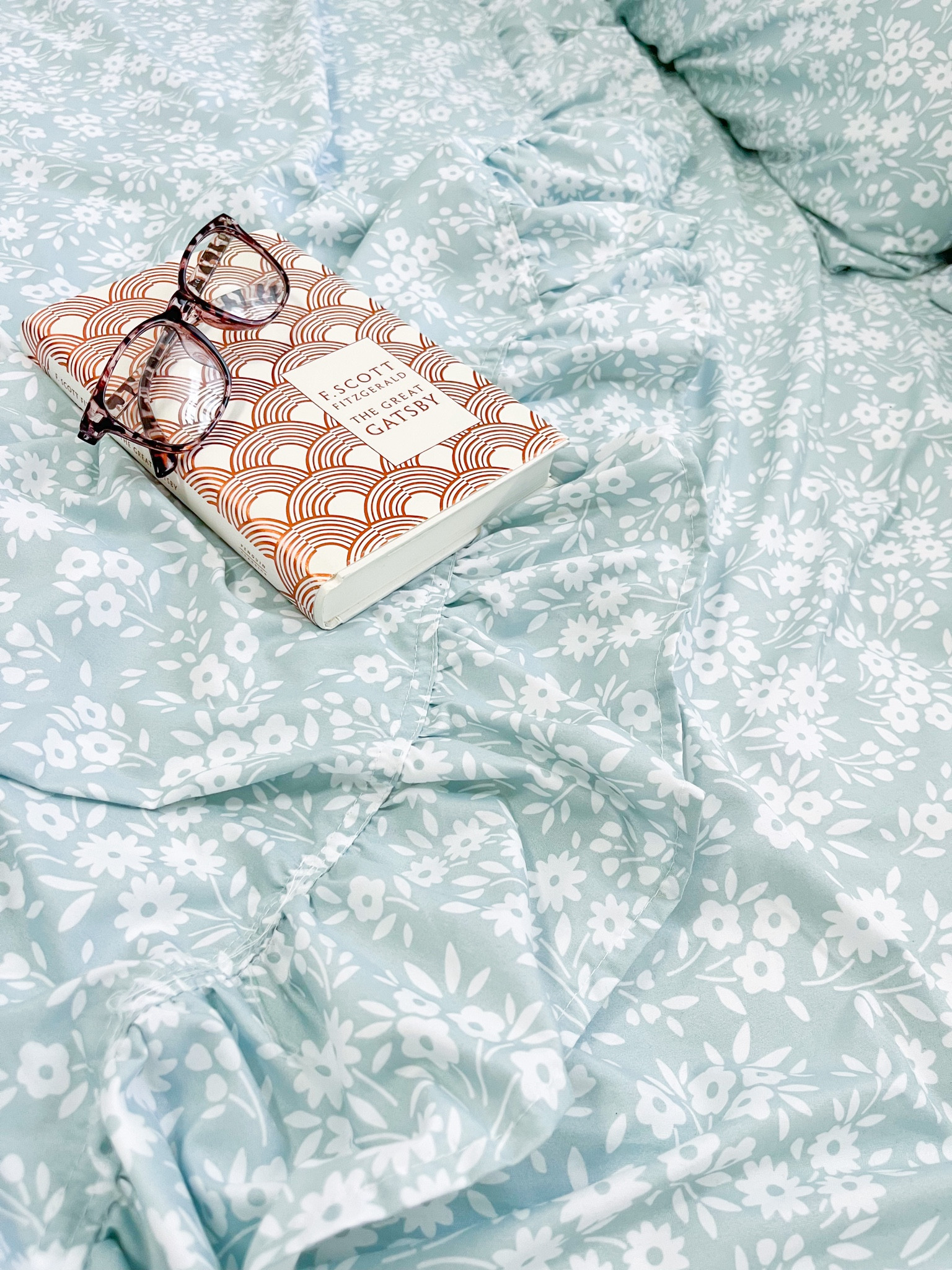 super easy spring refresh hack - just change out your sheets! this gorgeous garden of flowers ruffle set from lush decor comes in 4 colors (blue is shown here) and is super soft and lightweight! i can see it working well with so many different styles, including farmhouse, cottagecore, traditional, vintage, shabby chic, or even coastal grandma! be sure to use CHRISTEN20 for 20% off lush decor’s entire site (excluding bundles).

i’ve linked several of my favorite lush decor items below, including the sheet set shown here!

#ad | gifted #lushdecorhome @lushdecorhome

#LTKSeasonal #LTKhome #LTKfindsunder100