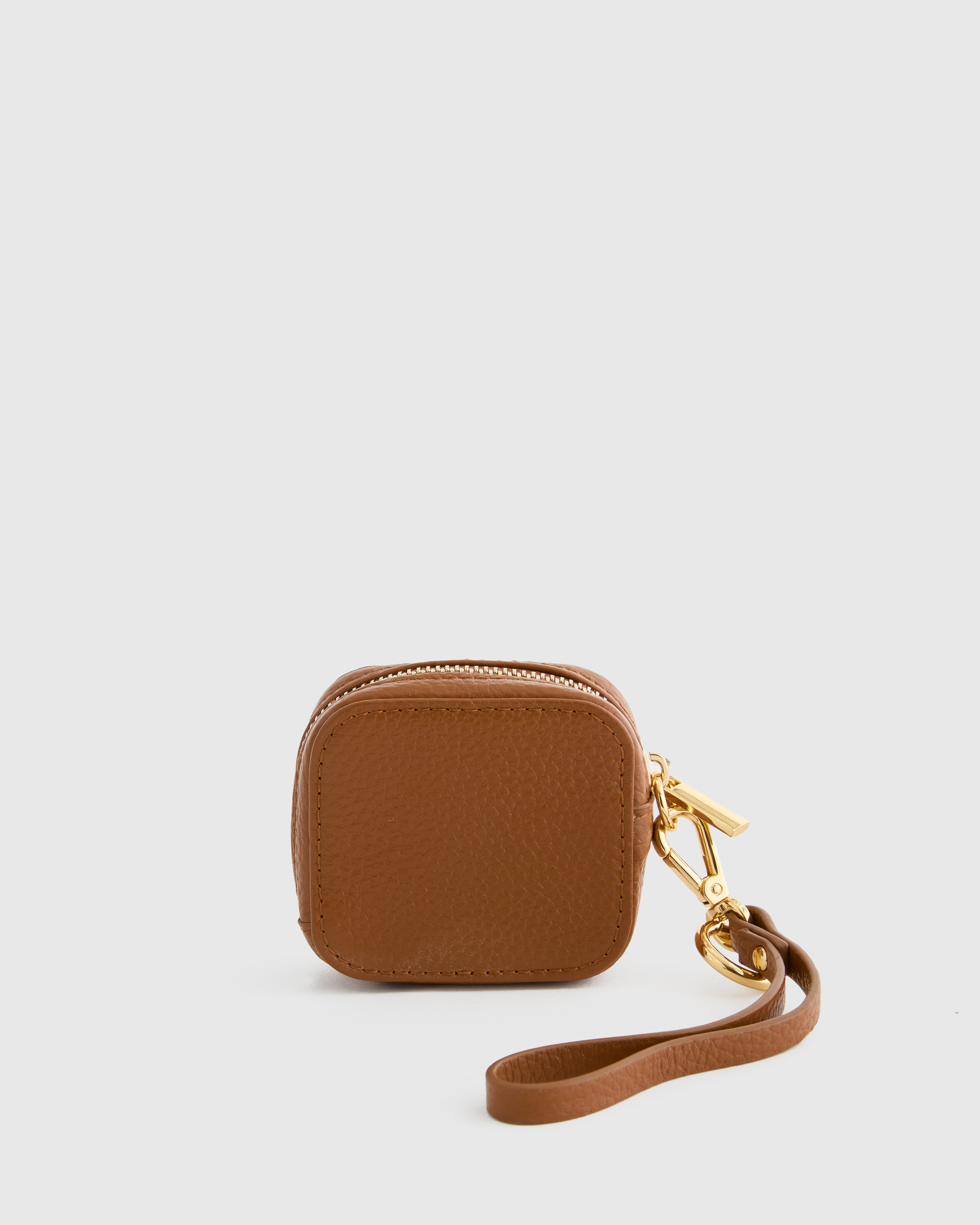 Quince | Italian Leather Airpod Zip Case in Cognac | Quince