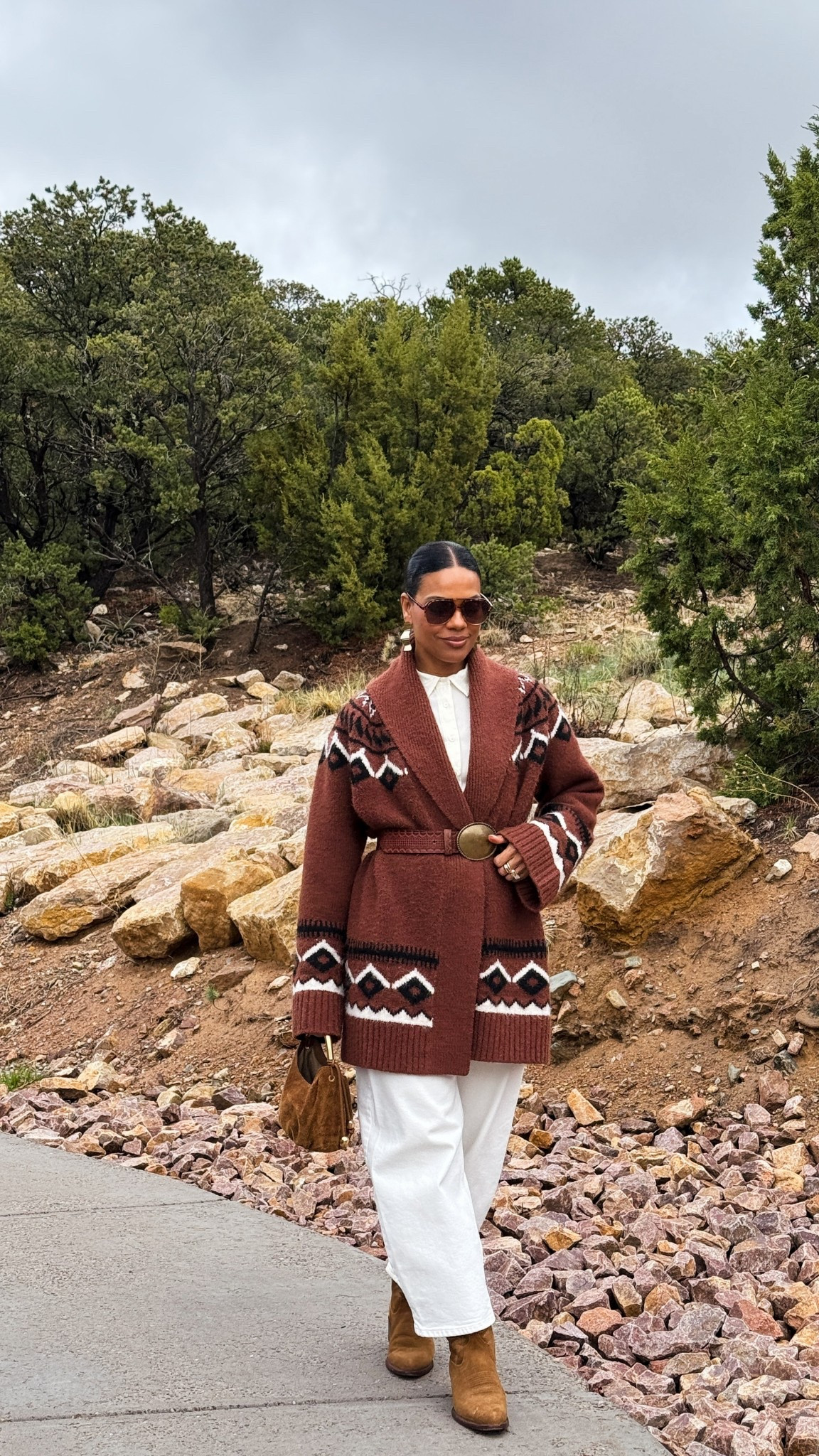 All white outfit w/ western cardigan! Always size up in barrel jeans :) 


Cardigan, barrel jeans, white jeans, silk shirt, satin shirt, all white outfit, western outfit. 

#LTKOver40 #LTKStyleTip