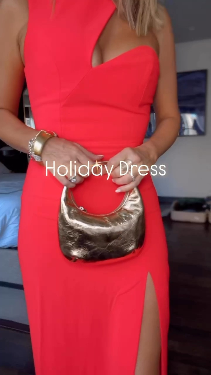 Holiday dress I’m loving wearing a size small

#LTKWatchNow #LTKOver40 #LTKHoliday