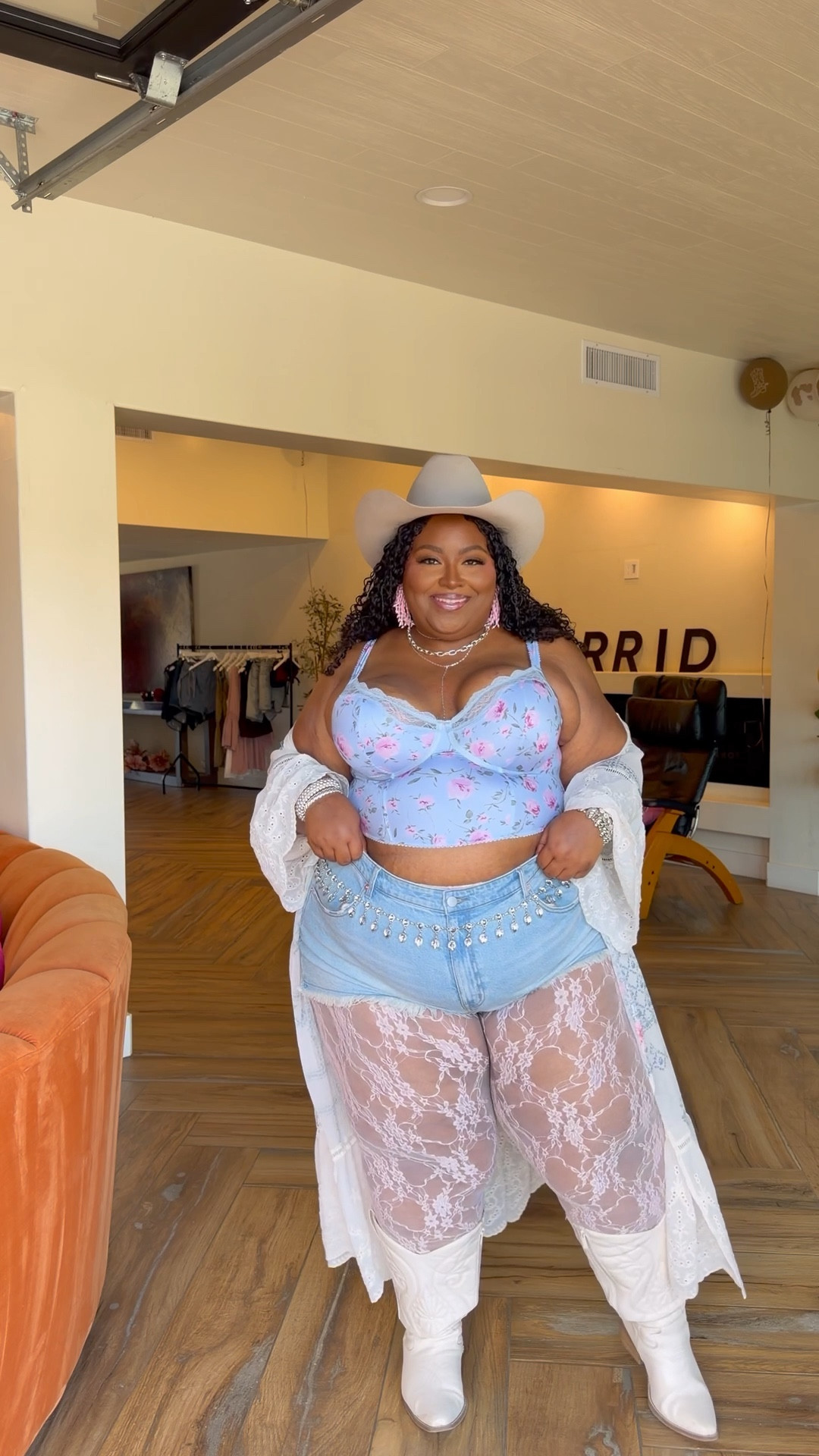 Curvy, babes, tap in to shop this romantic look from @Torrid 

