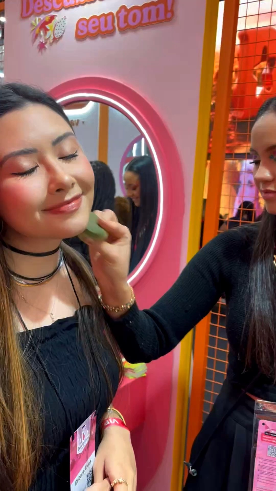 Stand da @melu com os lançamentos na @beautyshowoficial ✨ 

Amei descobrir quais os tons da minha base e corretivo (para corrigir e clarear), além de sentir de pertinho as linhas completas de vanilla, pistache e banana! 

Já usaram produtos Melu? Quais? 👇 

#melu #beautyshow #perfume #maquiagem dicadebeleza

#LTKbrasil #LTKbeleza #LTKpromo