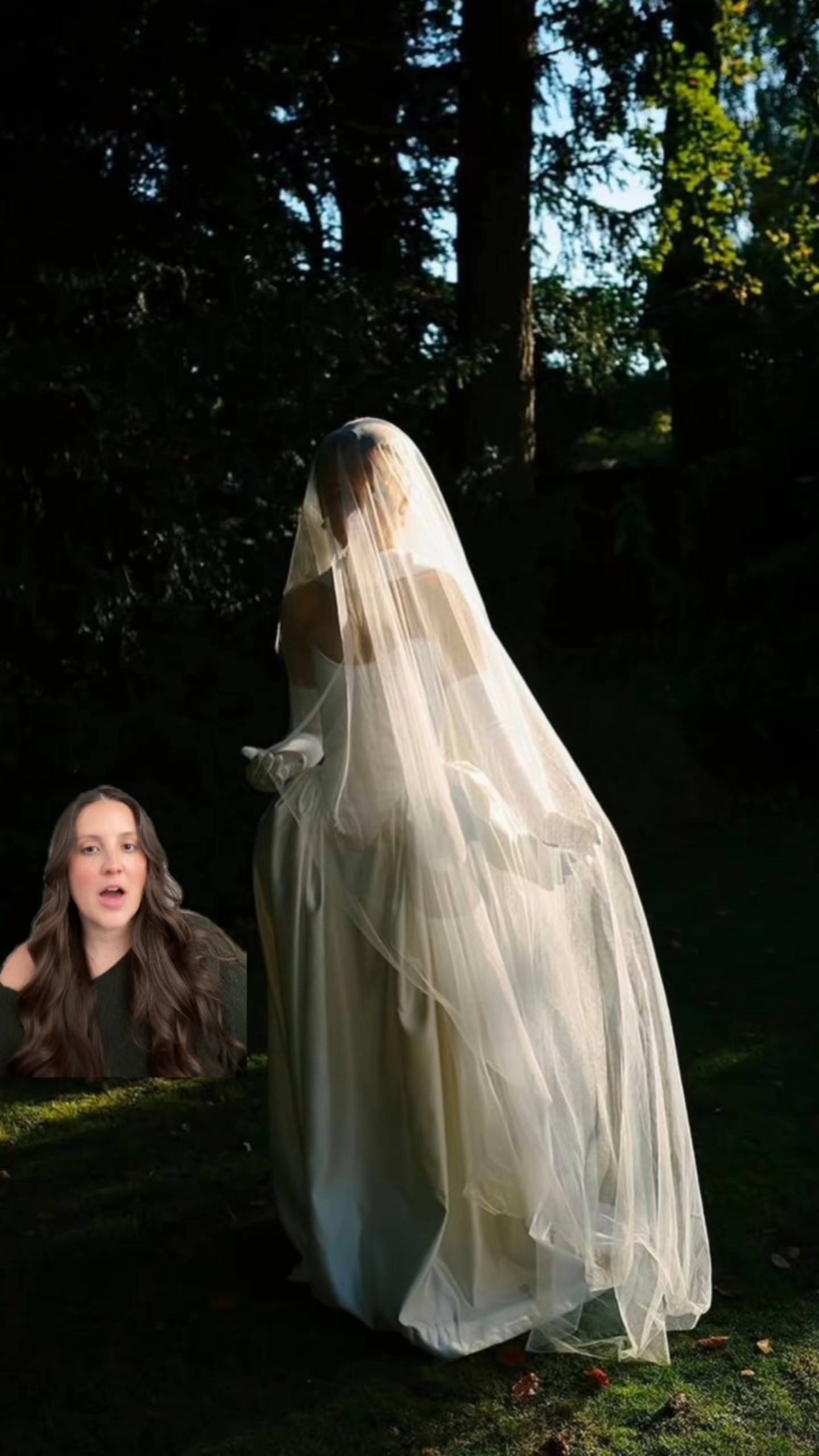 We’re seeing wedding veils, hoods, and scarves in all shapes, sizes, and textures—and we’re loving it ✨ These trending accessories are giving every bridal look a fresh, stylish twist. 