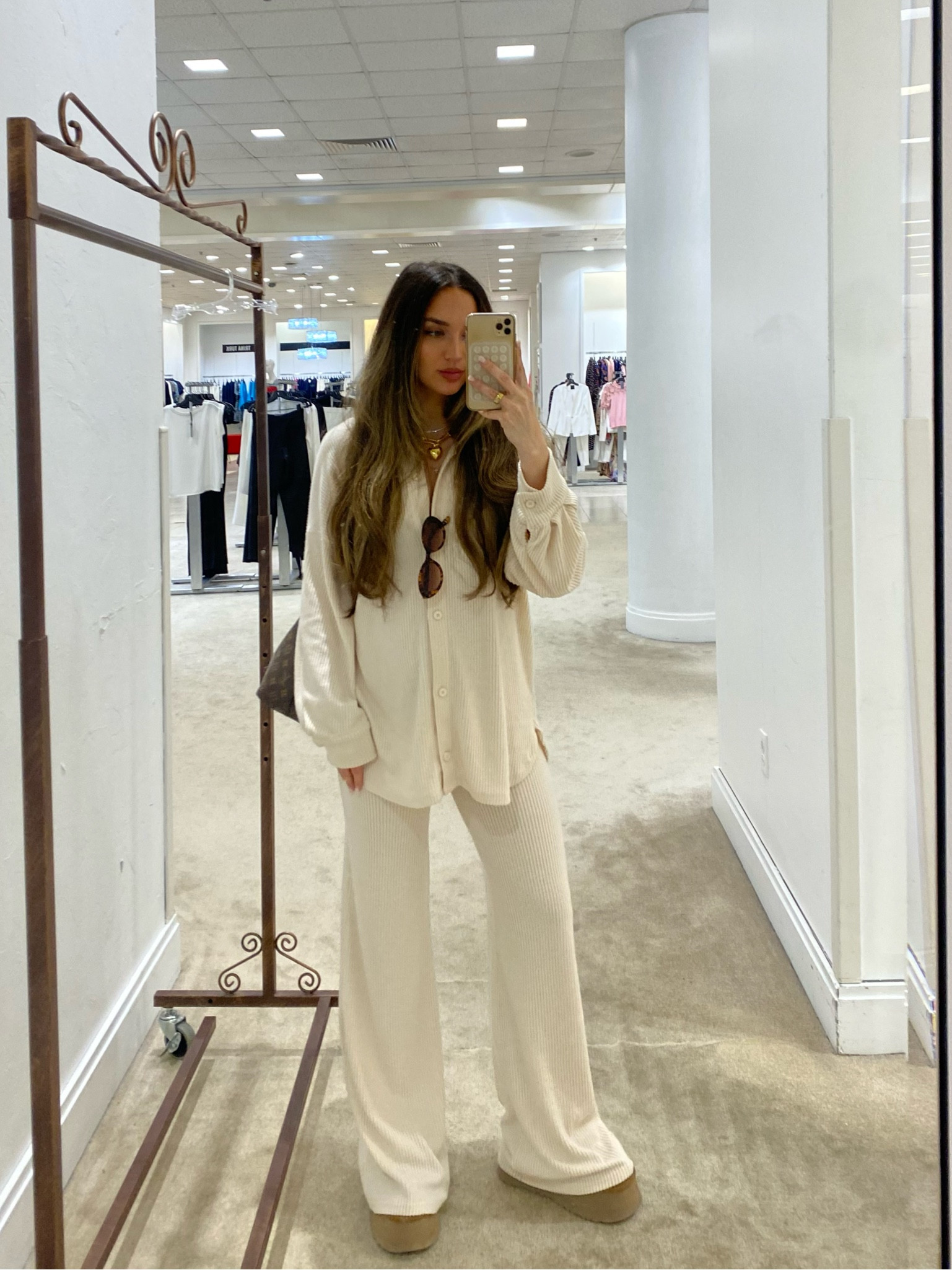 Savrose15 for 15% off this set
Wearing a small but probably order a medium now to take me thru the end of my pregnant (currently 27 weeks) 