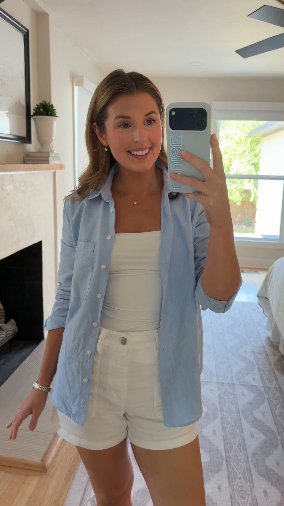 Ootd! Wearing an XS in top and 26 in shorts