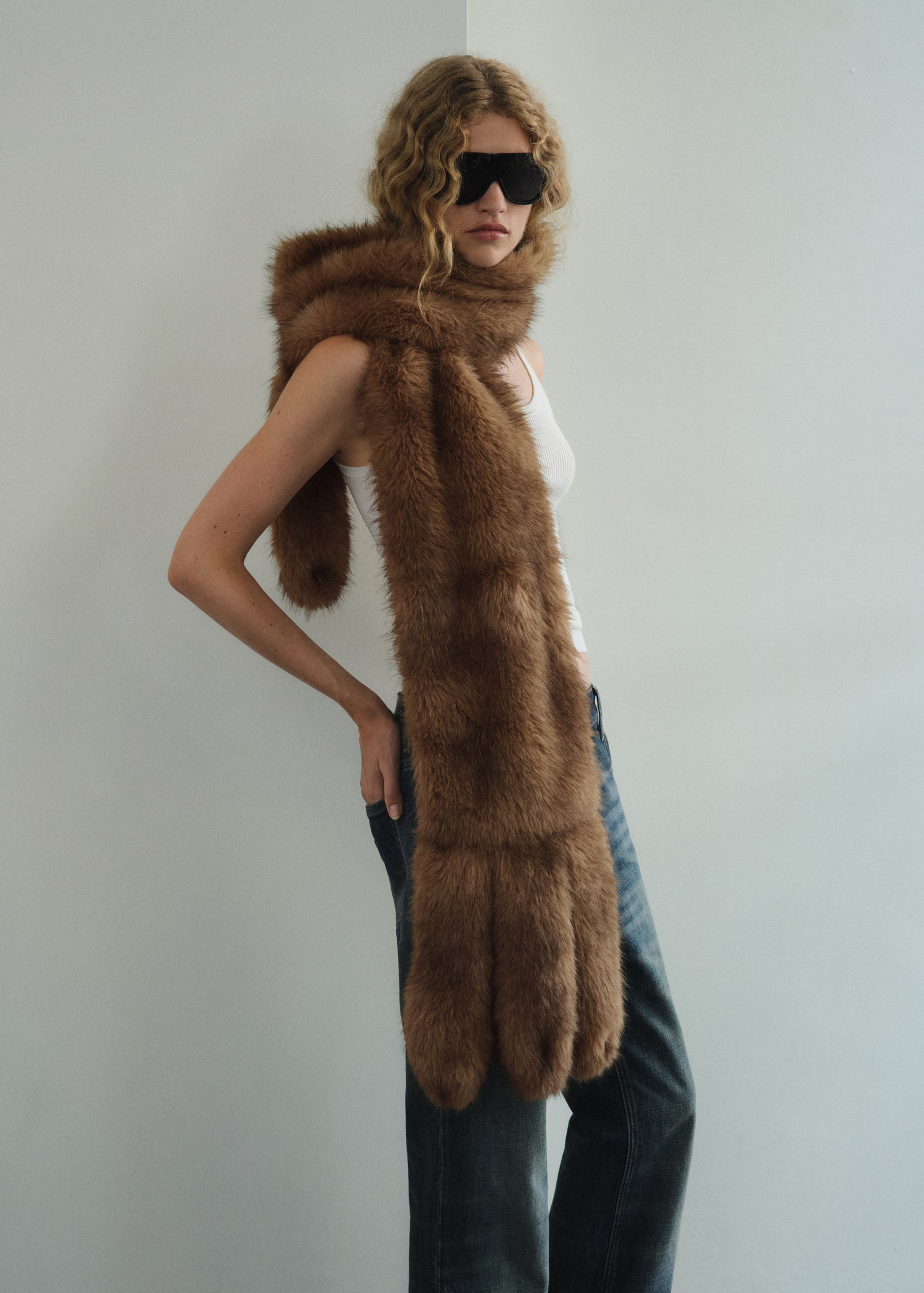 Long faux-fur scarf - Women | MANGO USA | Mango (US/MX/AU)