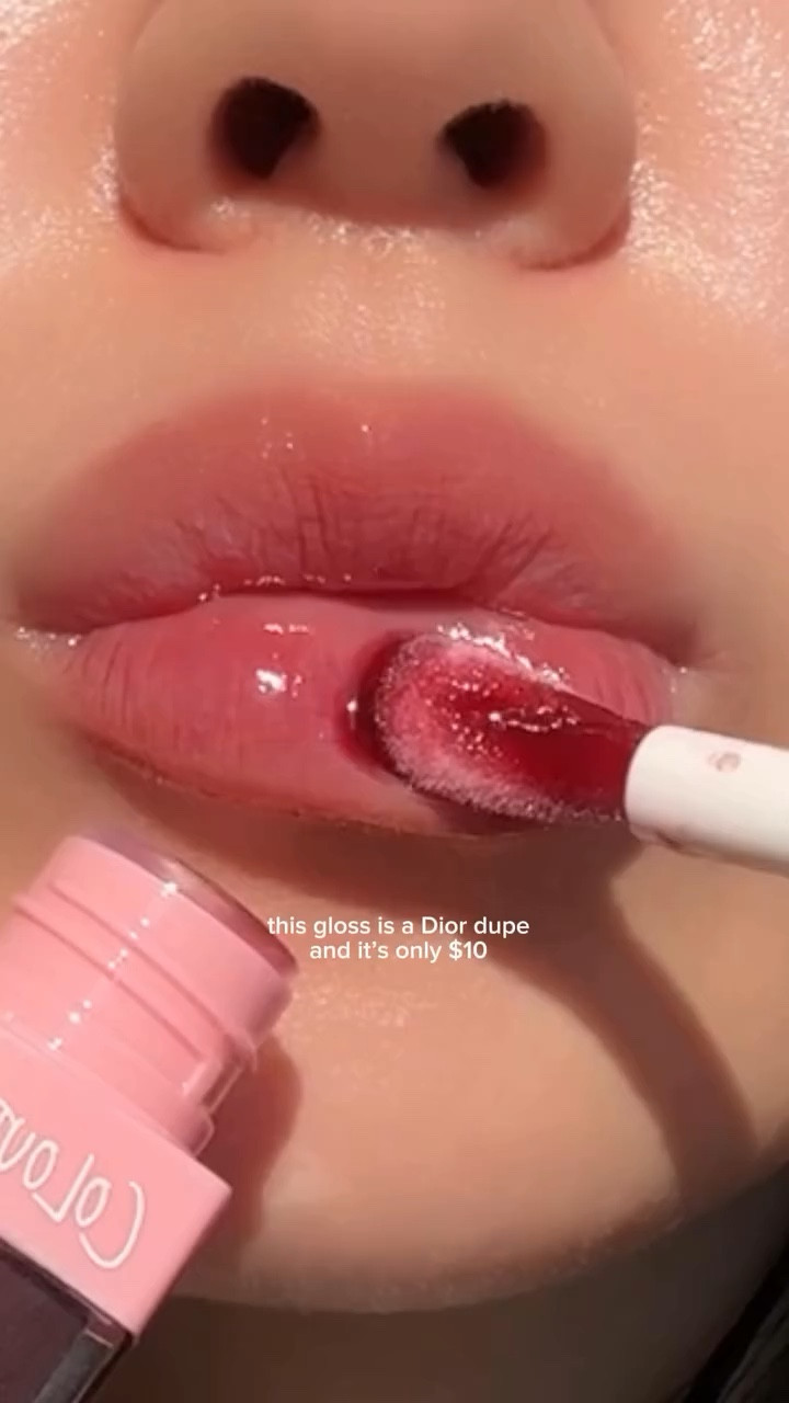 ohhh my gosh this color the formula the applicator EVERYTHING !! 🤯 @colourpopcosmetics