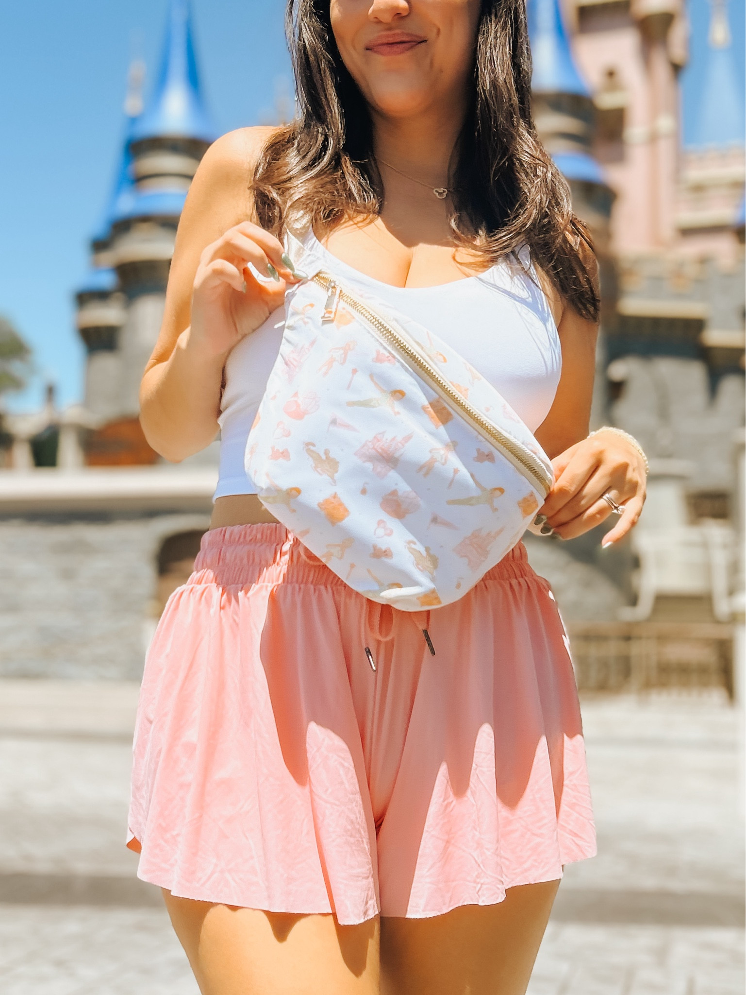 My favorite park day go-to outfit!! Medium Fanny pack that can fit SO much (like my kindle🤗🤭) and comfy shorts with biker shorts + pockets for easy access to my phone!! (Fanny is Pixie and Park: & you can use my code for 10% off NICOLE10) #disneystyle #disneyparksinspo #disneyinspo