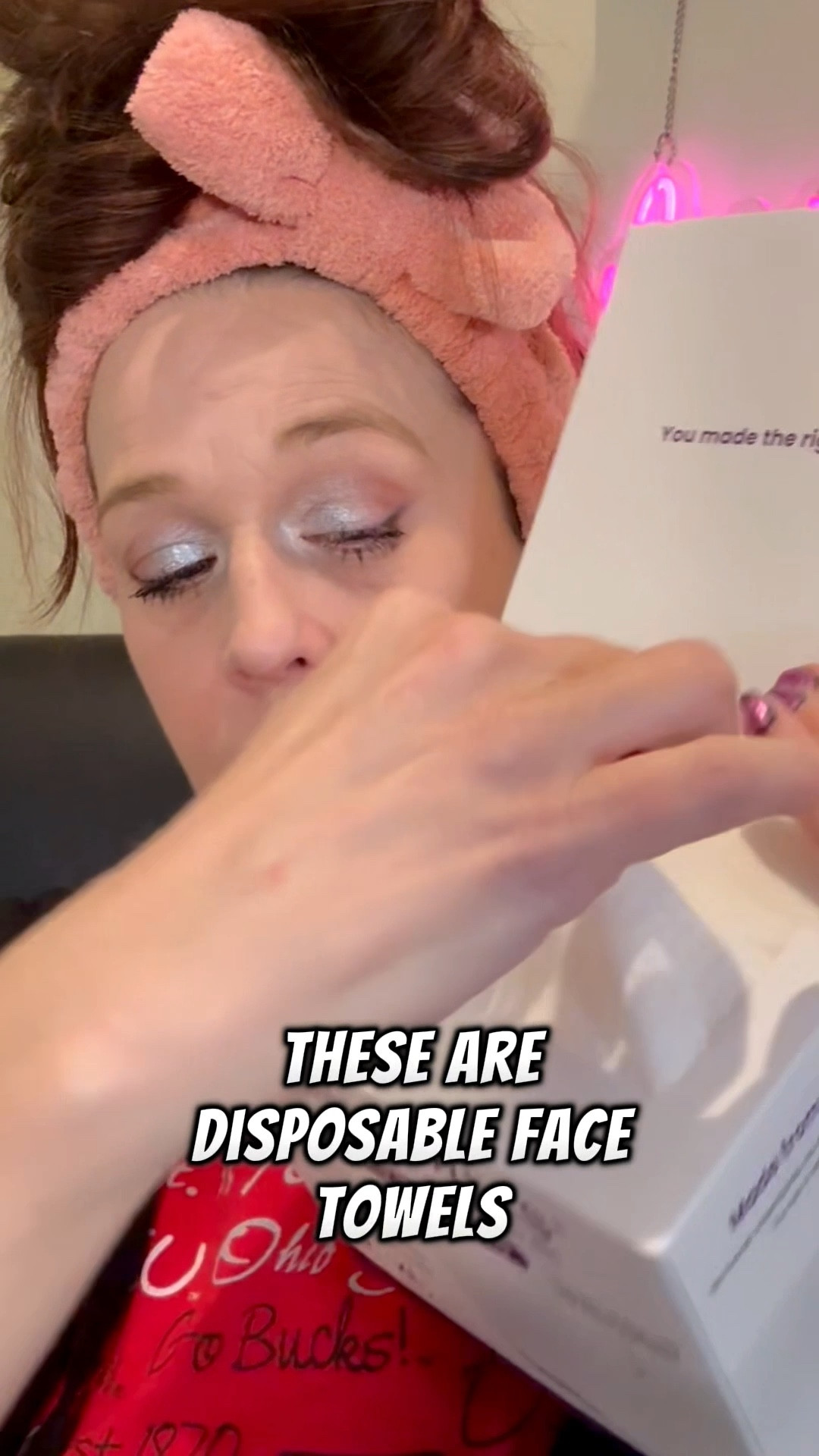 One small switch, big skin payoff ✨
I started using Clean Skin Club Clean Towels XL instead of bathroom towels to dry my face, and my skin feels calmer, smoother, and less irritated.
Fresh towel every time = nothing sketchy touching my skin.