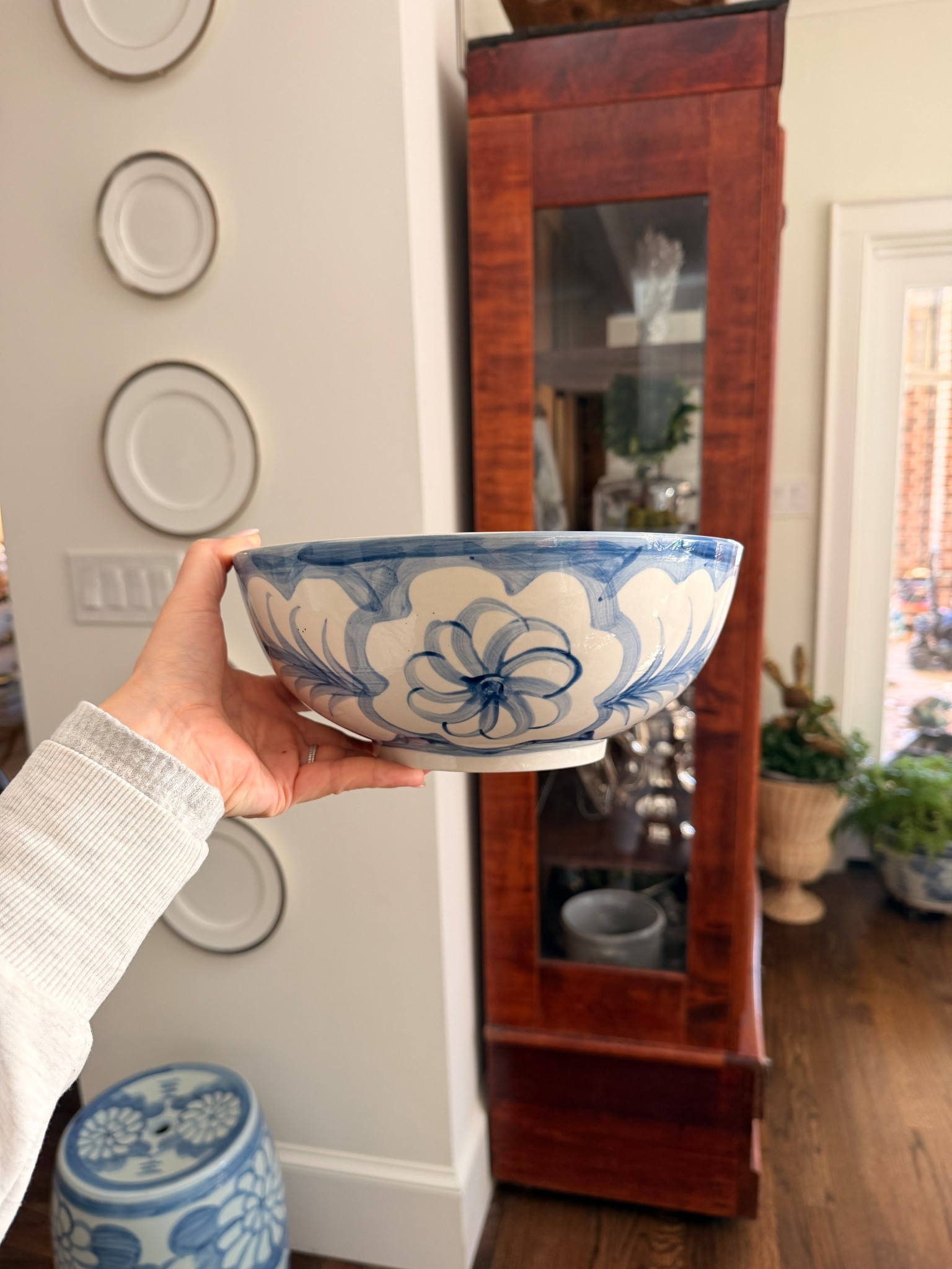 Love this medium sized bowl that I found for under $50 on Amazon 

#LTKHome #LTKFindsUnder50