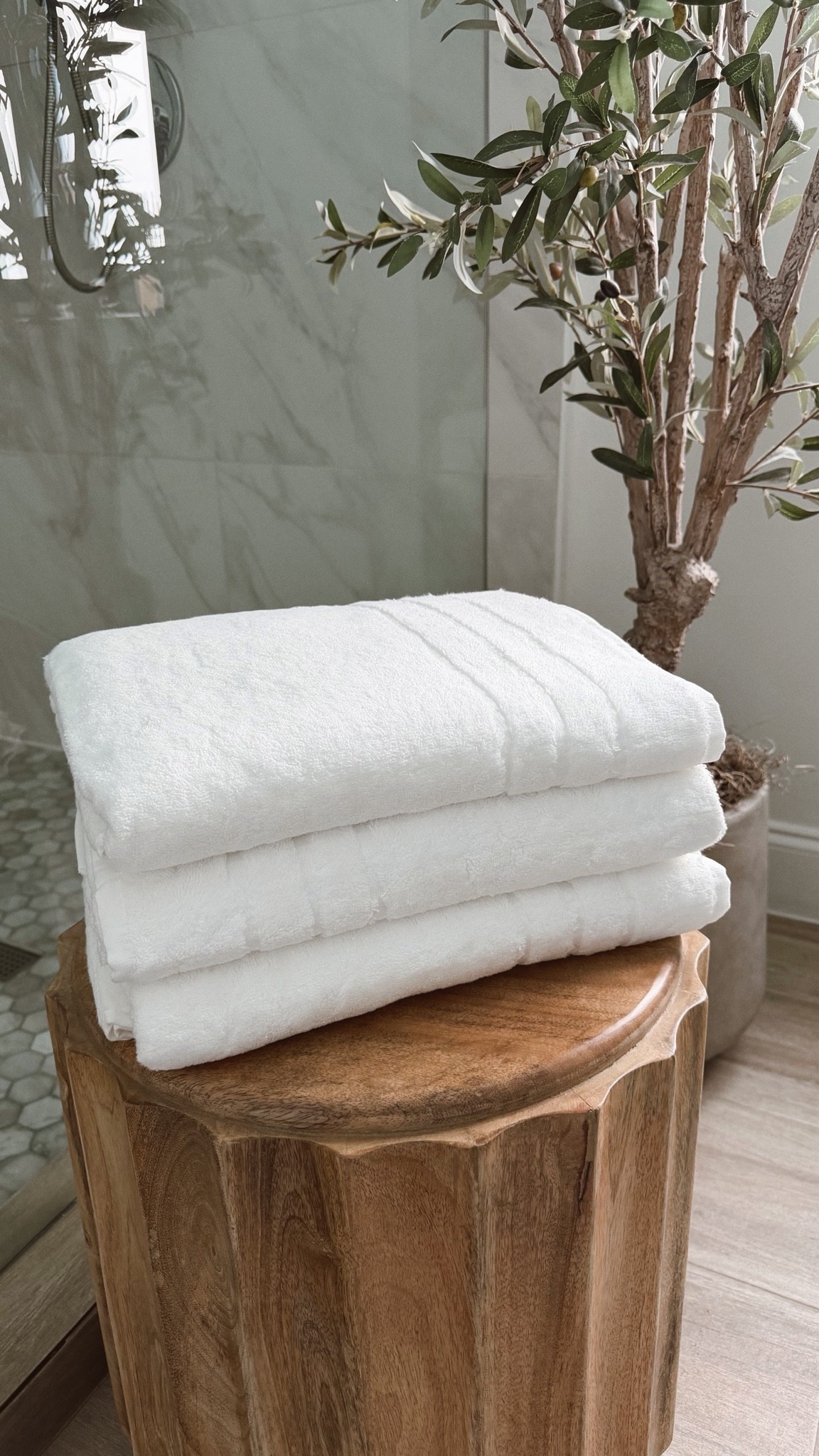 If you’re looking for the best most luxe towels, I swear by these @Cariloha towels. They’re so soft but also very absorbent! And they gave us a code: LTK35 for 35% off!

#ad #cariloha #towels #bathroom #bath #towels #bathtowels #home #homeessentials #giftidea
