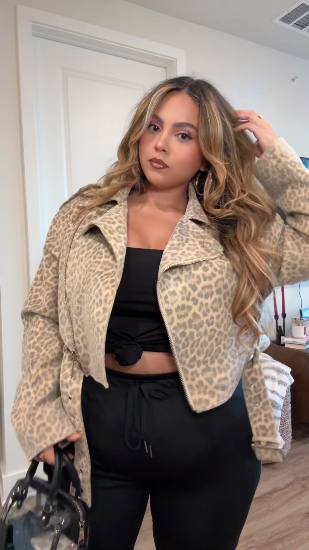Comfortable casual and cute concert outfit inspo🖤 I’m wearing XL regular in the pants and I’m 5’2!

#LTKMidsize #LTKFindsUnder100 #LTKStyleTip
