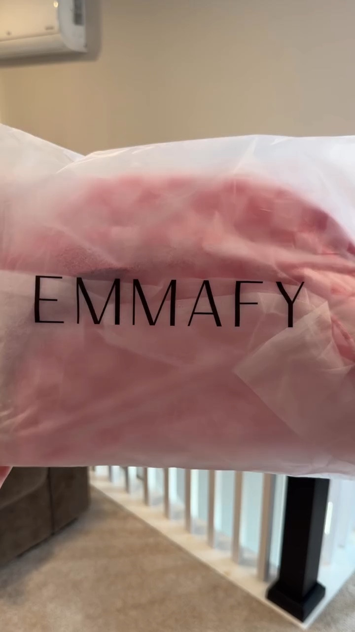 I didn’t think I needed a bumbag… until I got this one.

Now I wear it every single day.

This Emmafy bumbag is one of those things that just makes life easier — hands free, fits everything, and somehow still looks cute with literally any outfit.

Gym? ✔️
Walks? ✔️
Running errands? ✔️
Travel? OBSESSED.

It fits way more than you think without feeling bulky, and I love that I can just throw it on and go without digging through a purse.

Also… the “effortless but put together” vibe it gives?
Yeah. That part.

It’s one of those little upgrades that you don’t realize you needed… until you have it.

If you’re always on the go and want something simple, functional, and cute — this is it. 💁‍♀️

Use code: MICHELE33351