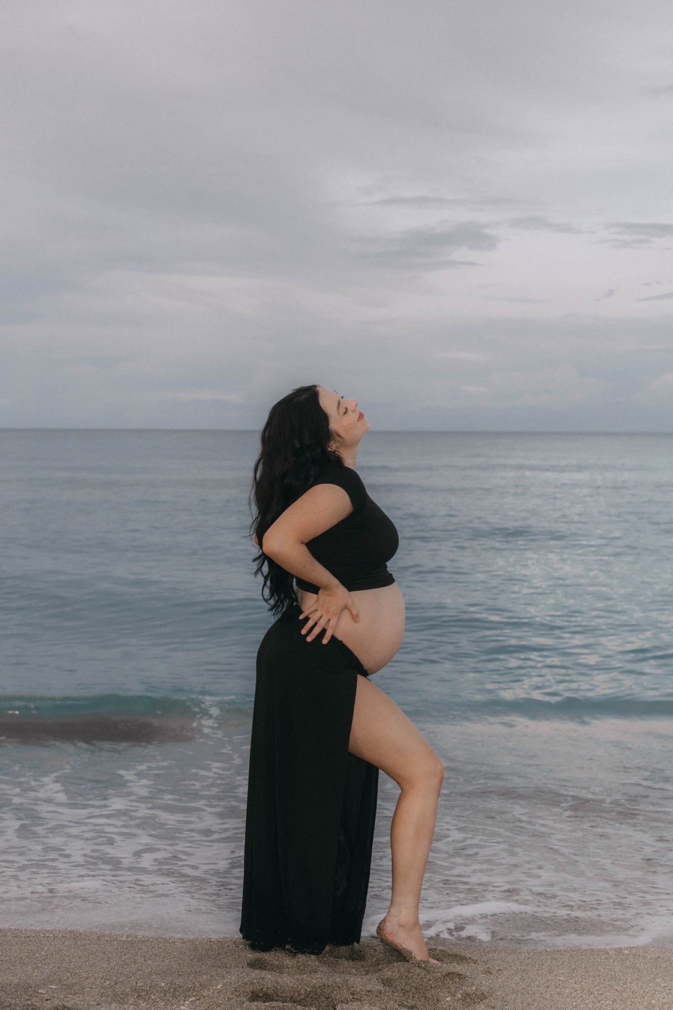 Simple maternity photo inspiration 🫶🏻🍼

#LTKBump #LTKBaby #LTKStyleTip