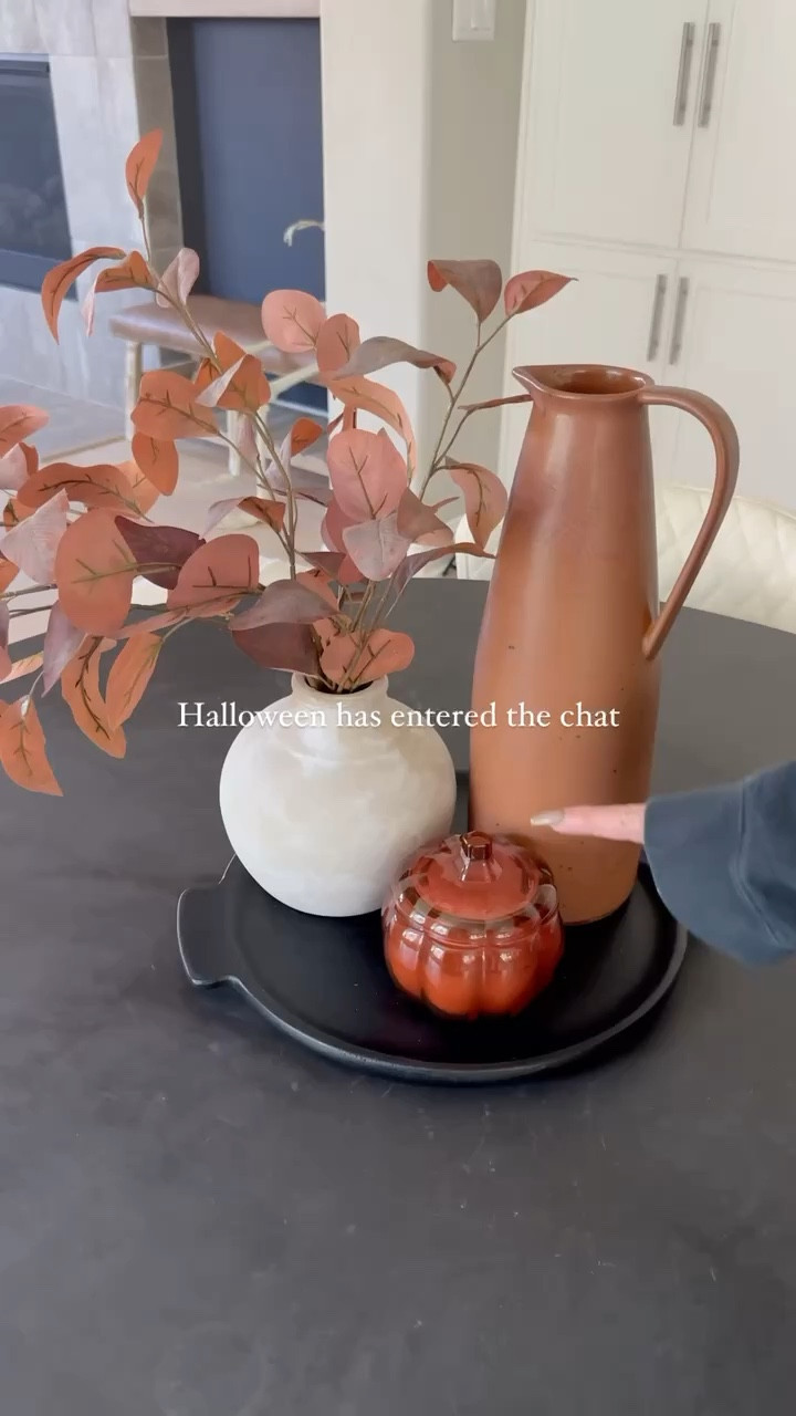 Halloween transition! All linked below⬇️

#LTKSeasonal #LTKHoliday #LTKhome