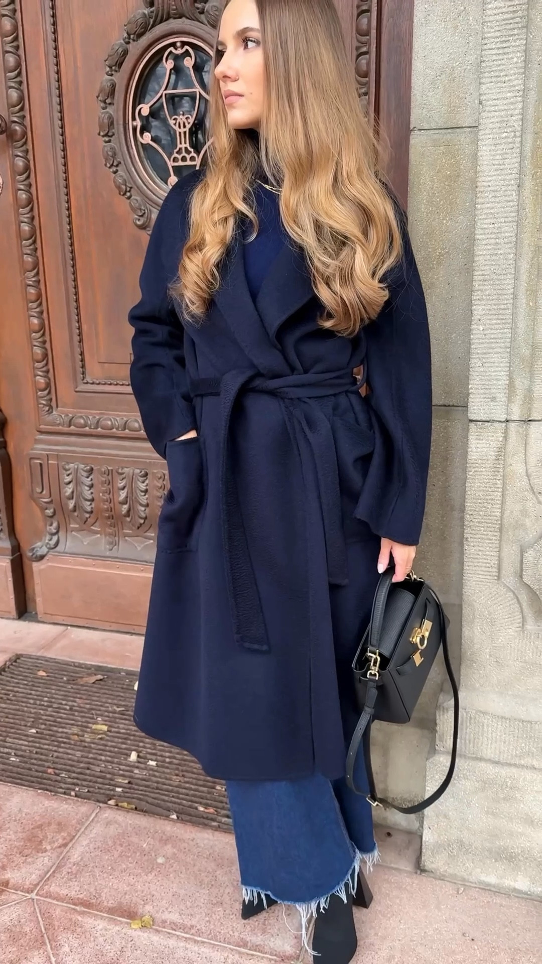 all navy for sunday ✨ 

navy coat | monochrome outfit | minimal street style | minimal chic


#LTKootd #LTKWorkwear