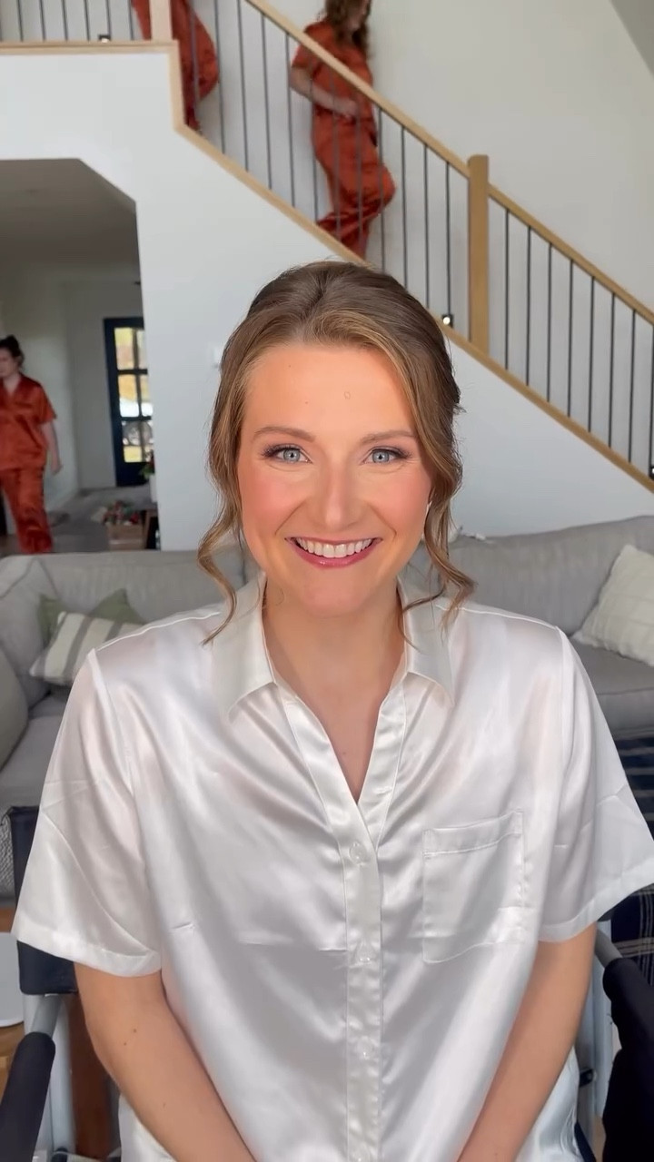 Wedding Day for Emma! 🫶🏼

A beautiful morning filled with giggles and joy for Emma’s trip down the aisle at @carloscreekwinery - what a perfect way to bring in November!?

Makeup: @theglamourranch 
Lashes: @theglamourranch - Meteetse
Hair: @manesbyannie 
Venue: @carloscreekwinery 
Photography: @photosbyjenniferjane 
Getting Ready Space: @thelakeplacemiltona 
Catering: @depotsmokehouseandtavern