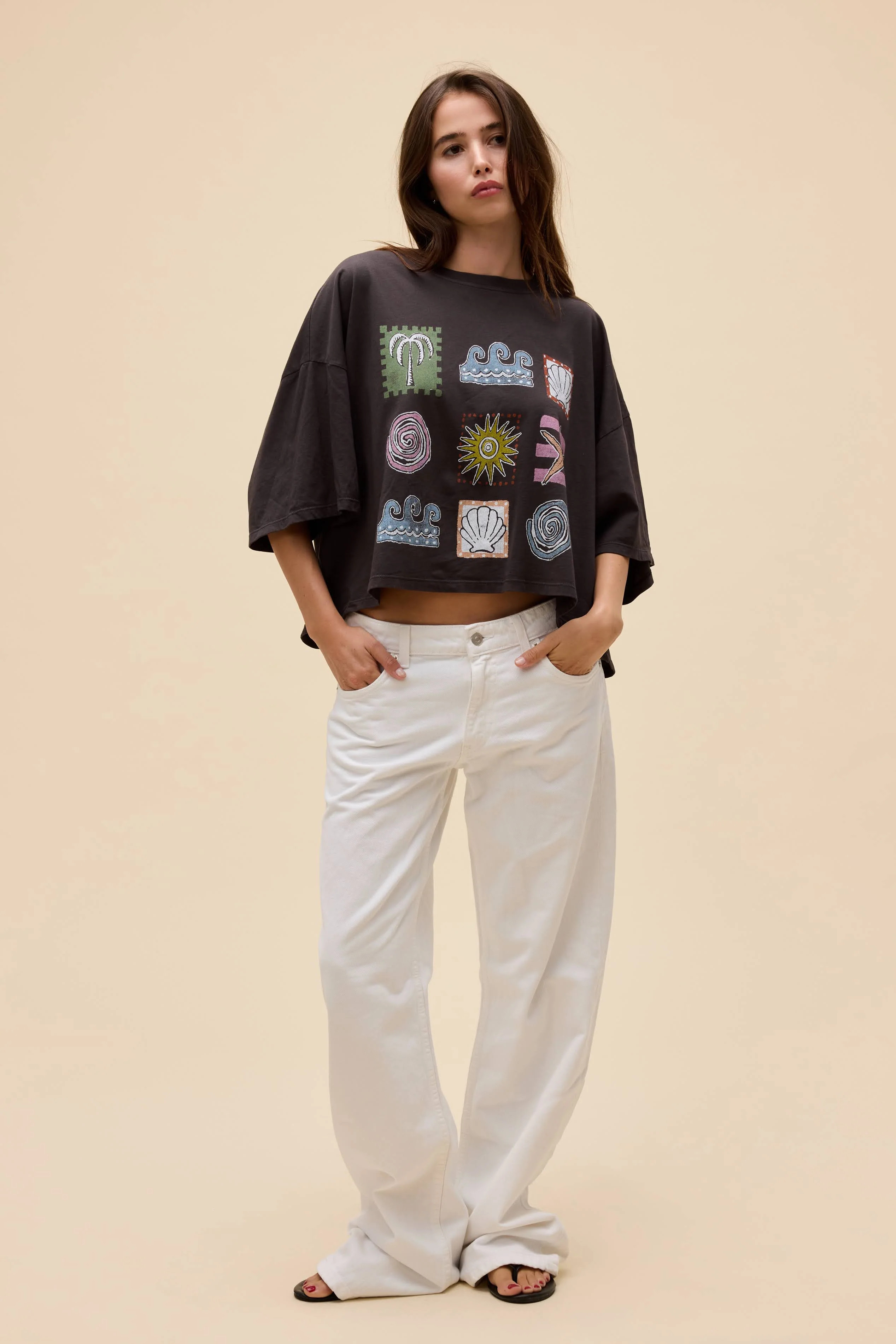 Seaside Doodle Grid Cropped OS Tee | Daydreamer