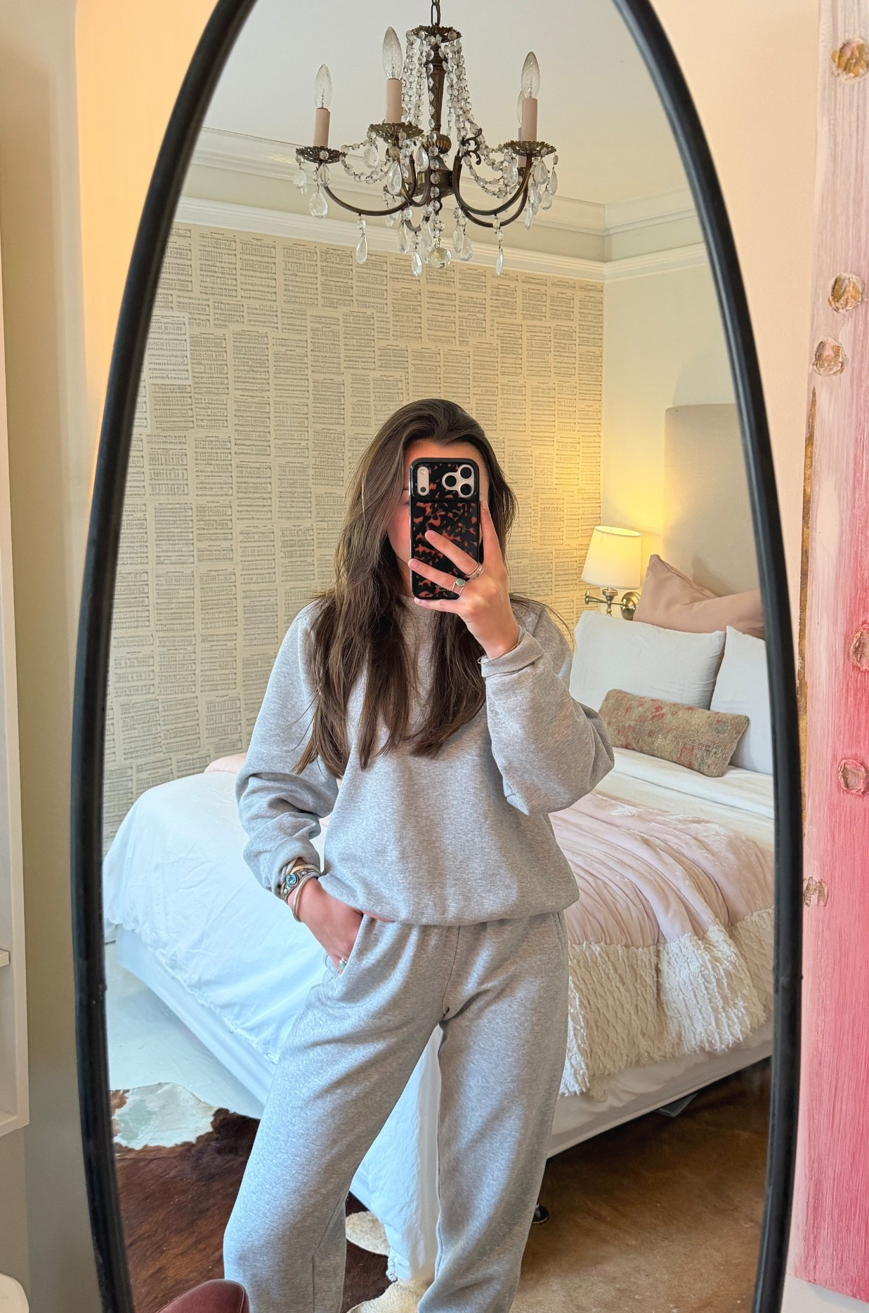 The sweats I’ve been living in!! 🤍

#LTKGiftGuide #LTKHoliday #LTKootd