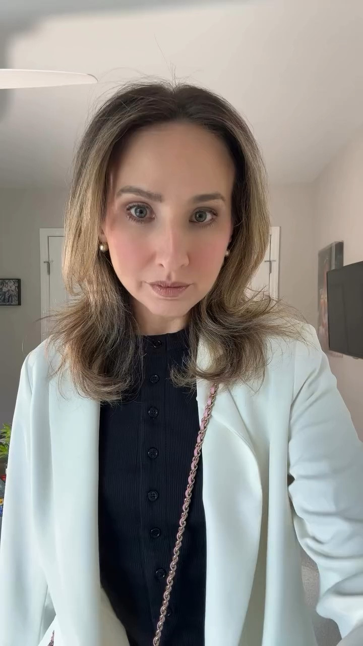 In honor of Devil Wears Prada, and a reminder that we all have a little Miranda Priestly in us 😛#ootd #devilwearsprada #officelook #style #springstyle