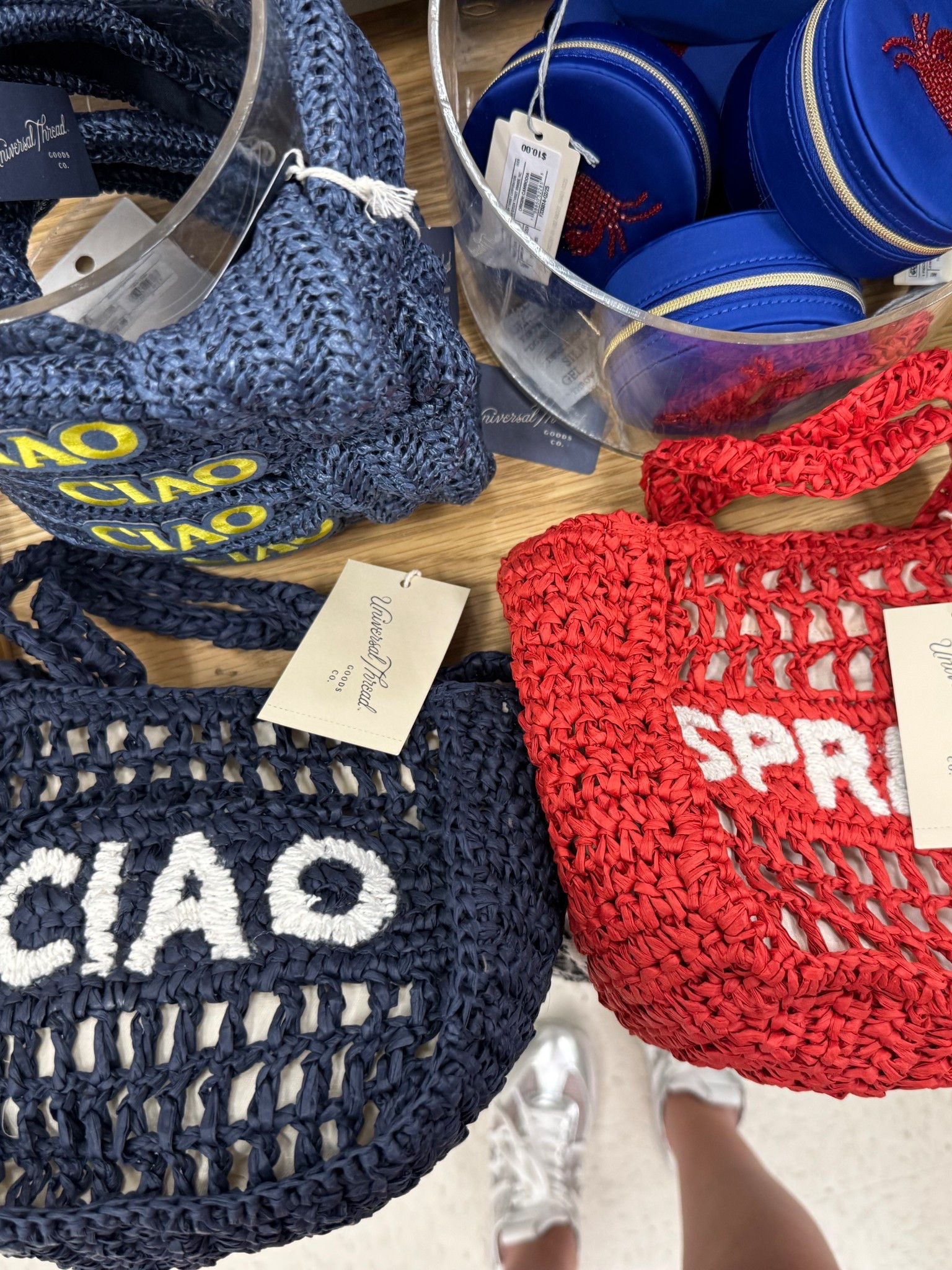 ❤️💙 Target has some cute raffia bags! 