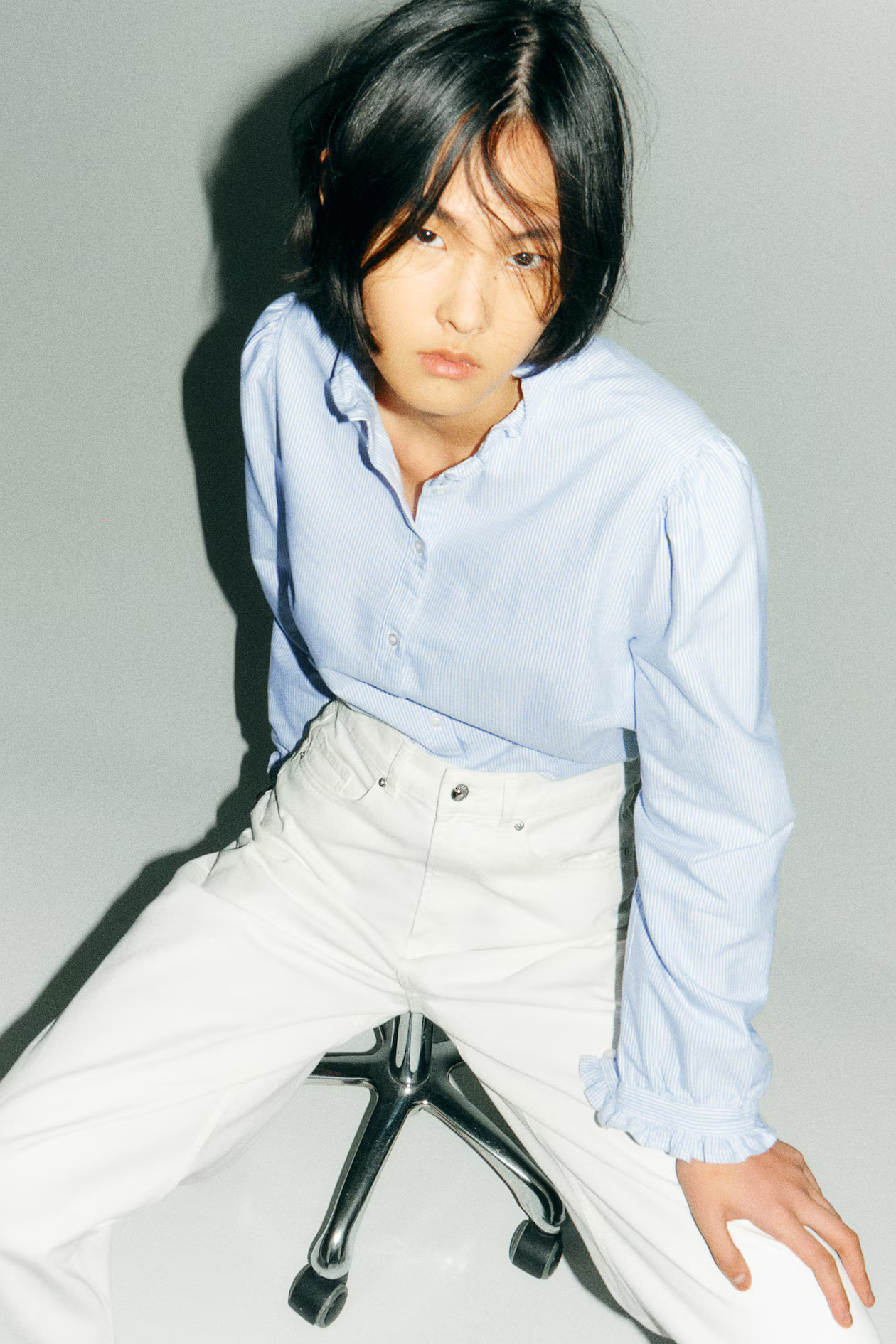 Oxford-Bluse mit Volants - Langarm - Normale Länge - Blau/Gestreift - Ladies | H&M AT | H&M (DE, AT, CH, NL, FI)