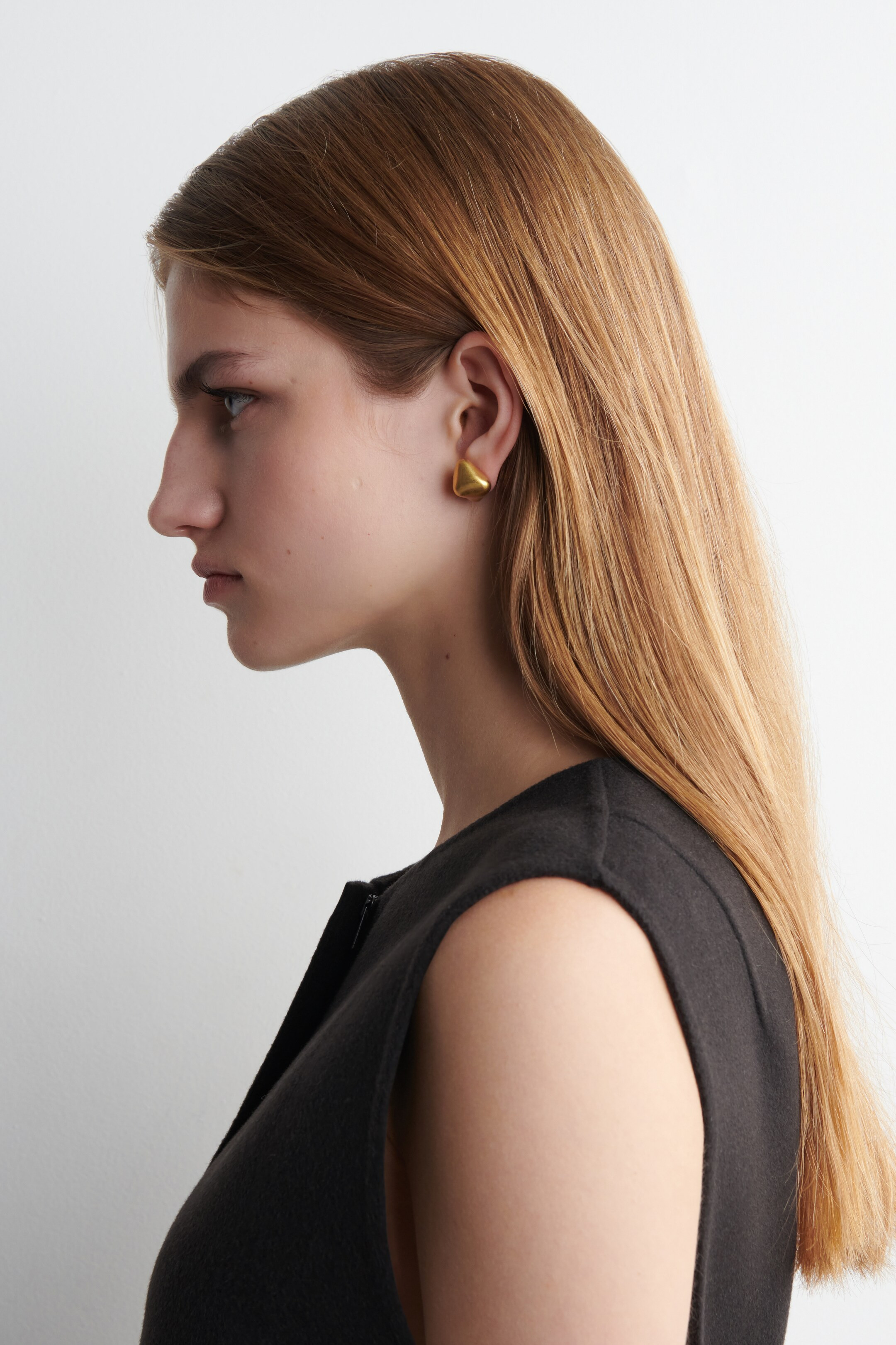 MISMATCHED MOLTEN STUD EARRINGS - GOLD - Ladies | H&M GB | H&M (UK, MY, IN, SG, PH, TW, HK)