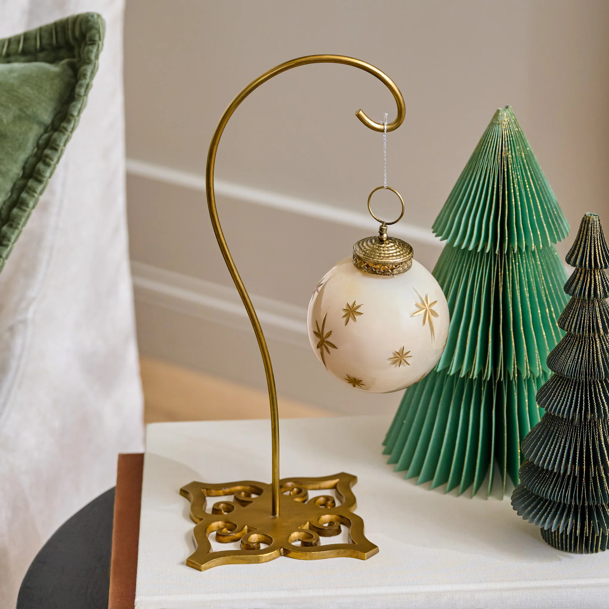 Decorative Ornament Display Stand | Magnolia