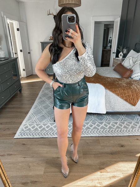 Top — small but I think it runs big - wish I sized down one!
Shorts — xs

Holiday outfits | Christmas outfits | holiday style | patent leather leggings | pearl heels | dressy holiday outfits | date night outfit



#LTKshoecrush #LTKfindsunder50 #LTKSeasonal