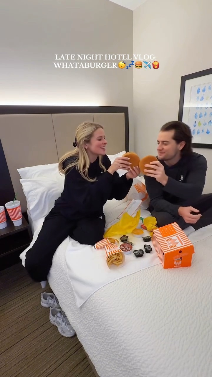 greasy food and Alabama fits means BACK in the south😋✈️💤🍔🍟 #vlog #traveling #alabama #boyfriend

#LTKfoodie #LTKvlog #LTKU