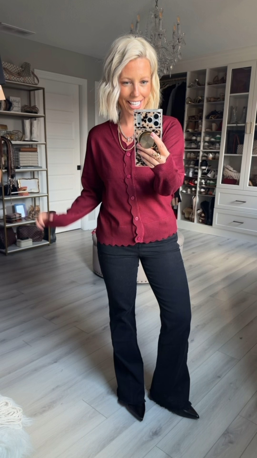 I love these new cardigans!!! The scalloped detail is the cutest!!! I love the soft knit material that is great quality!!!
⬇️⬇️⬇️
Cardigan size medium
Jeans size 4
Boots run small - sized up 1/2 size 



#LTKFindsUnder50 #LTKSaleAlert #LTKStyleTip