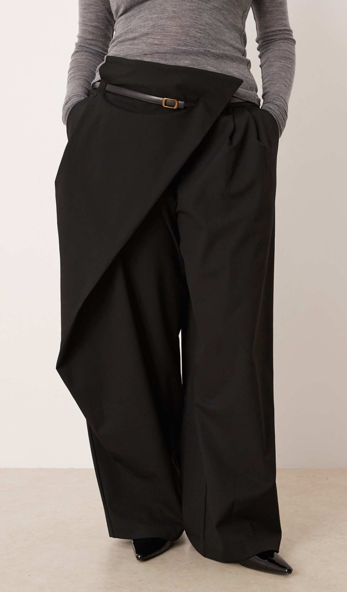 These pants scream stylish and business savvy — perfect for my corporate girlies 

#LTKootd #LTKFindsUnder100 #LTKWorkwear