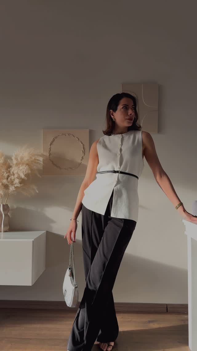 Did someone say black & white is boring? 🖤🩶🤍 

If you don’t know what to wear, a black pantalon and a white gilet will solve it! ✨ 
Where would you wear this outfit? 

#casualchic #minimalchic #minimalstyle #outfitinspo #ootd#fashioninspo#hmxme#asos#blackandwhiteoutfit

#LTKworkwear #LTKeurope #LTKnederlands