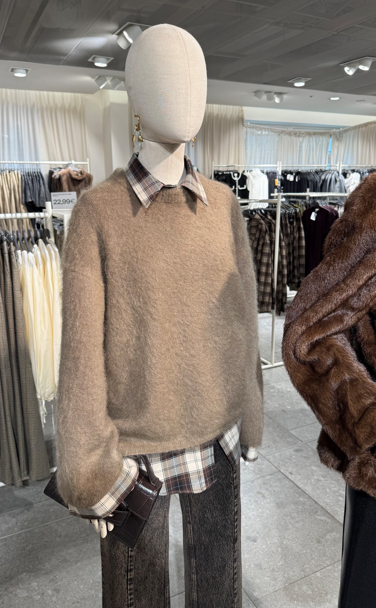 Mohair knits & checked shirts🤎
Tags: beige oversized jumper brushed sweater autumn layers clutch bag dark brown jeans fashion inspo city break outfit ideas winter chic women’s style capsule wardrobe basics

#LTKwinter #LTKautumn #LTKstyletip