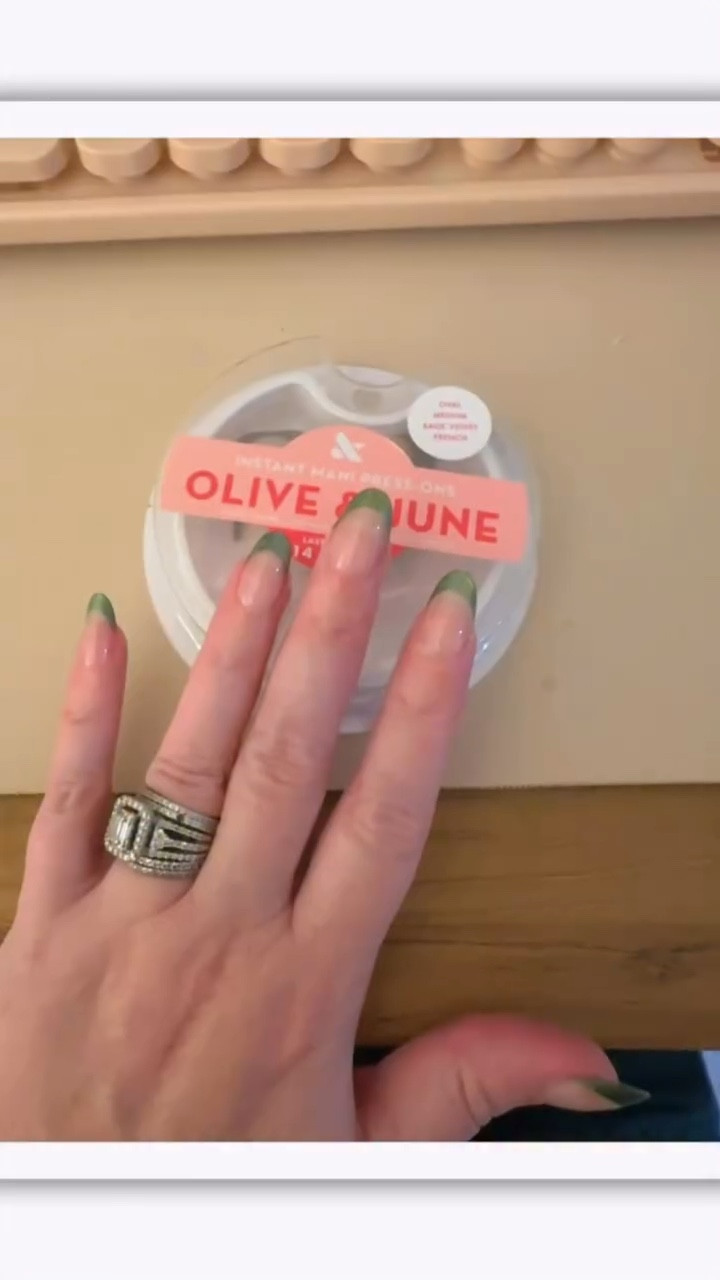 Trying out two new Olive & June press-on sets and I get the hype.
The sage velvet French tip for everyday errands… and the soft neutral buff shade for when I want that clean-girl mani without spending an hour at the salon.

Both sets last, look natural, and are perfect for busy moms who want pretty nails without the appointment.
Linking everything on LTK + ShopMy for quick shopping.

Do I keep the green or the neutral today? 

#pressonnails #oliveandjune #easybeautyroutine #nailtutorial #mominfluencer #beautyhacks #nailtips #manicureathome #simplemanicure #nailinspo

#LTKBeauty #LTKHoliday #LTKGiftGuide