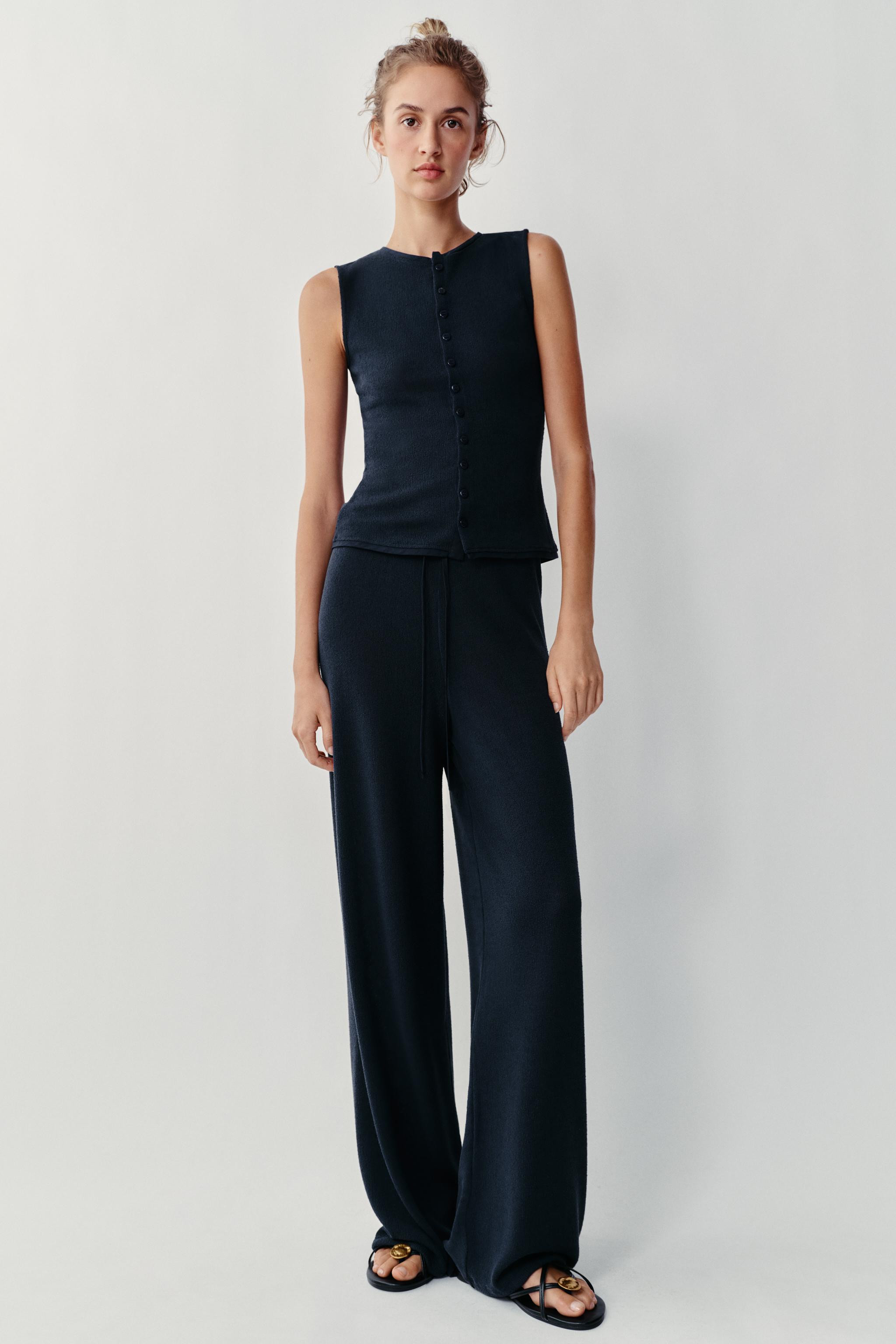 Model height: 173 cmTrousers made from a viscose blend yarn. Featuring a mid-waist, an adjustable... | Zara UK