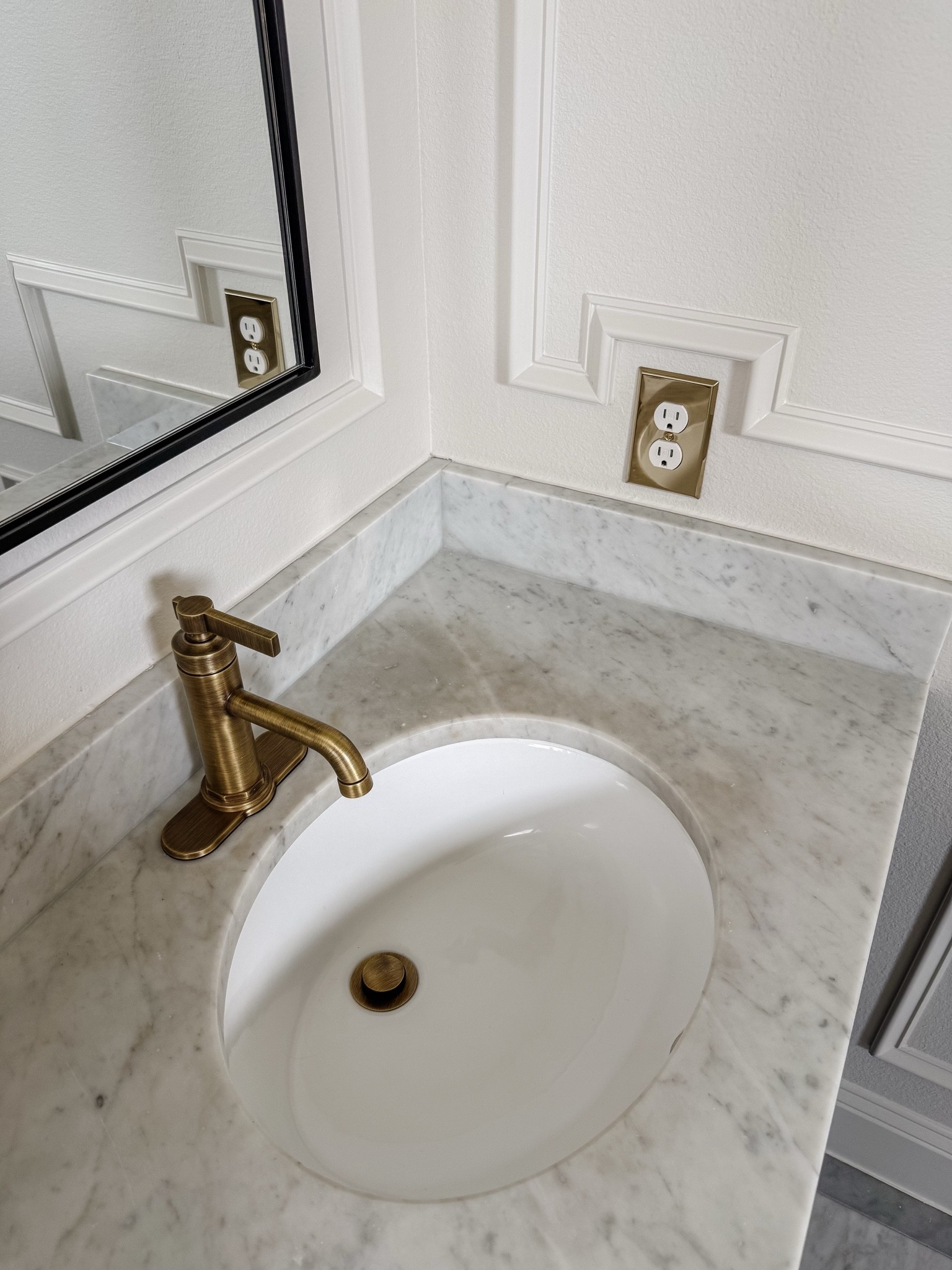 Brass metal wall plates for outlets and switches ✨ These are my favorite way to upgrade my home!

#LTKHome
