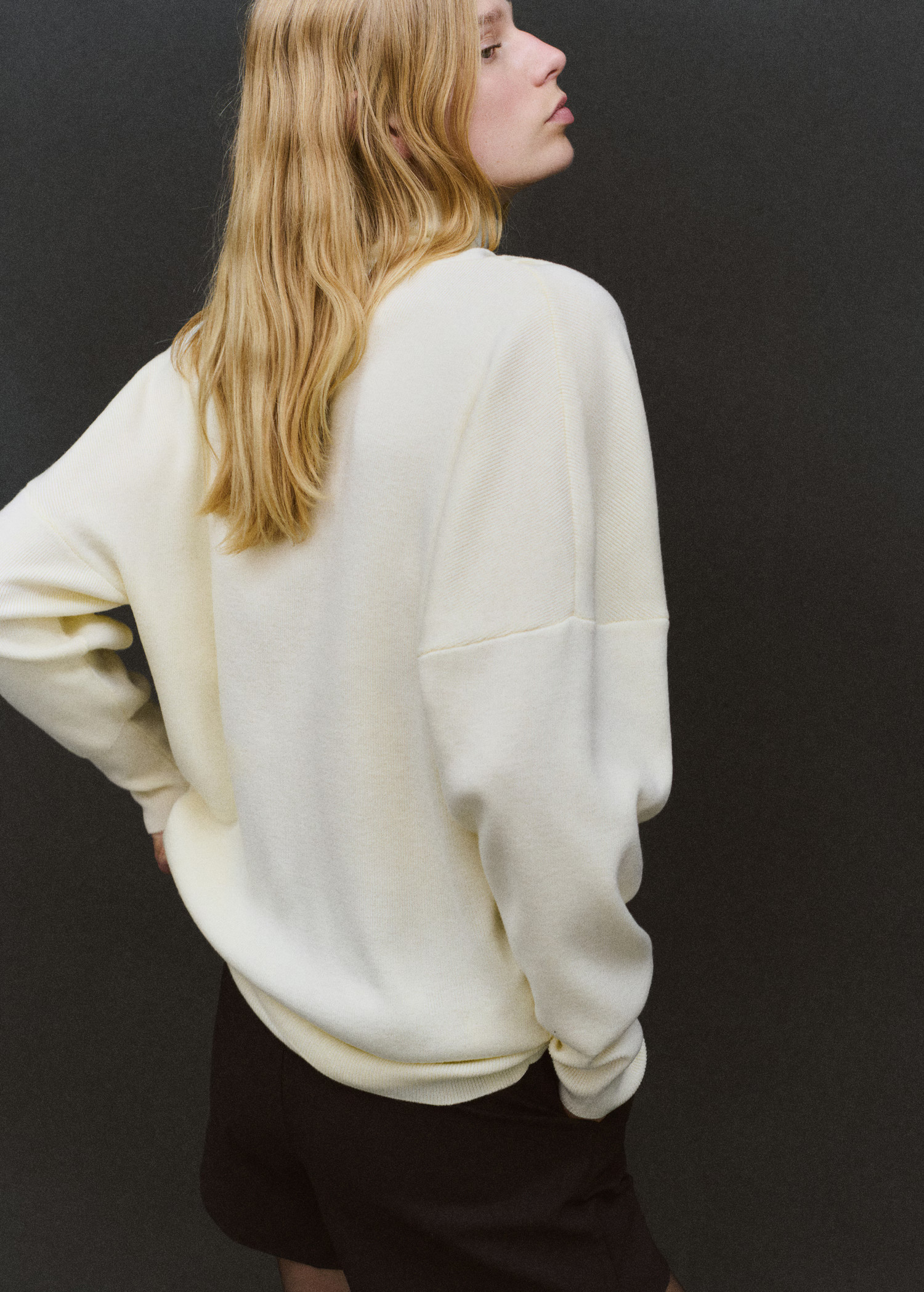 Ruched turtleneck sweater | MANGO (UK)