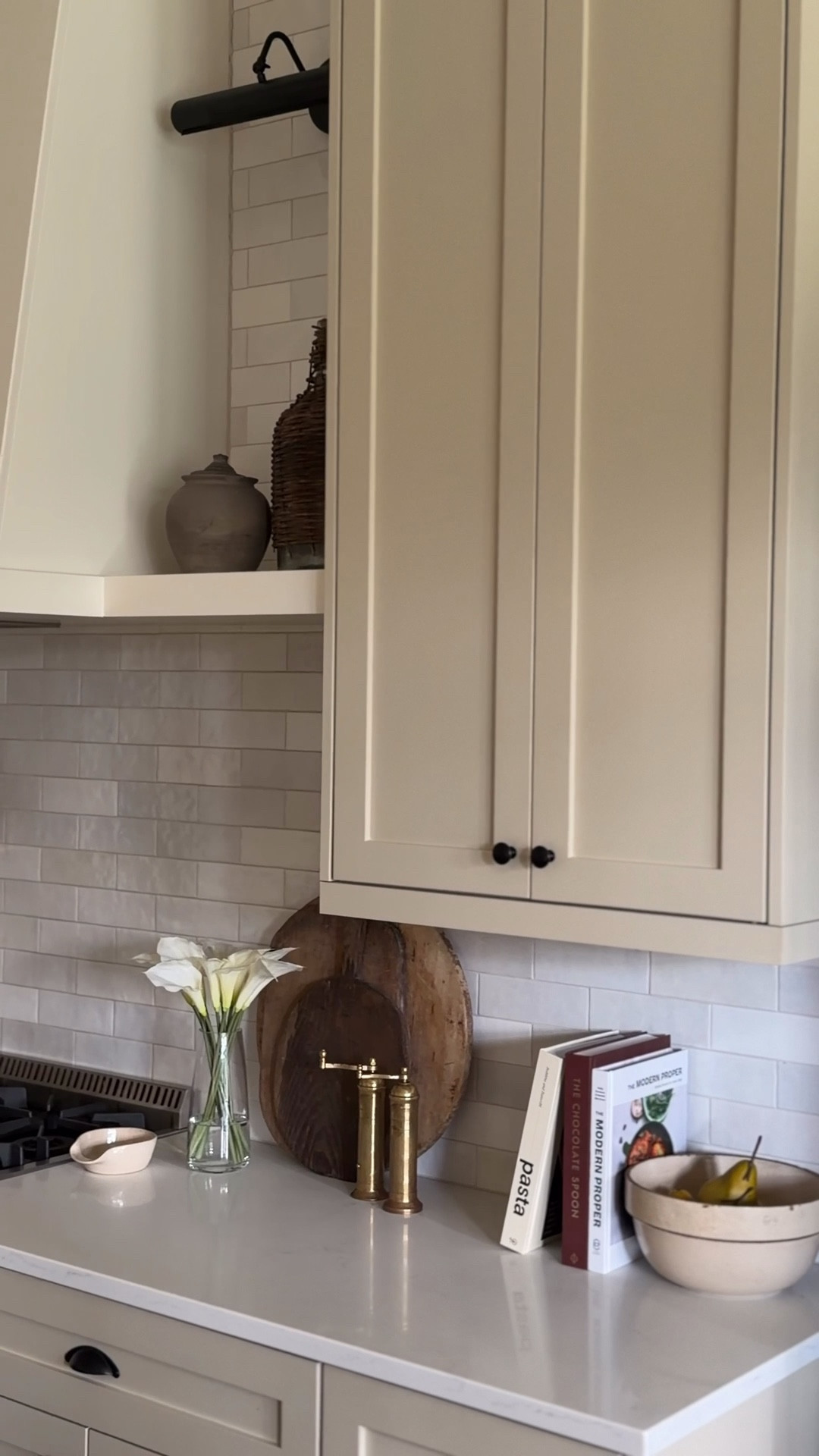 I thought I would walk you through some kitchen styling today! I finally switched a few things, while still incorporating my tried and true favorites, just in a different way. 

kitchen decor │ kitchen inspiration │ neutral kitchen │ shelf styling │ vintage decor │

#LTKHome