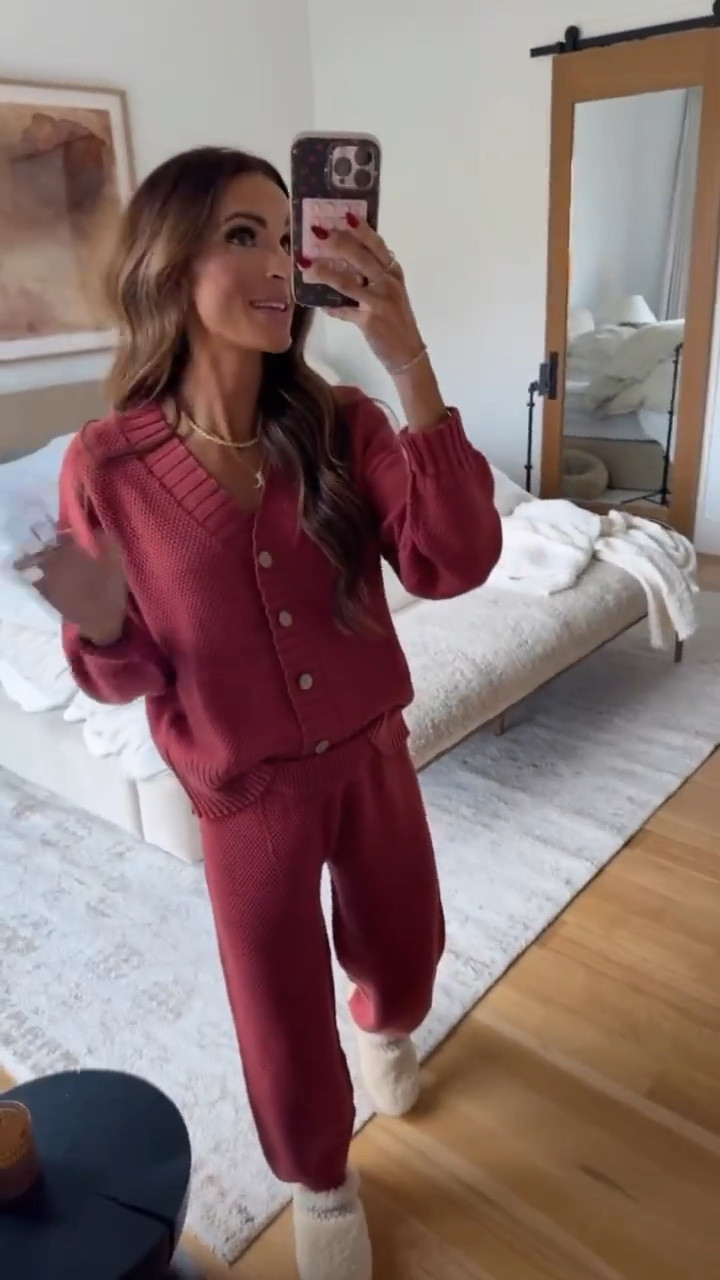 cutest matching set from amazon! 😍 under $50 and looks + feels so high end! 🫶🏻


#amazon #amazonfind #matchingset #loungewear 

#LTKFindsUnder50