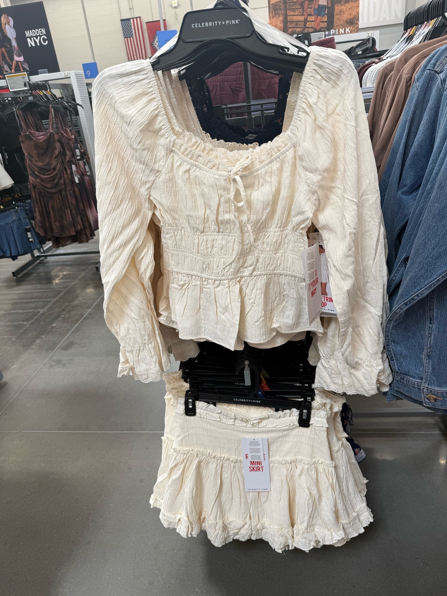 Perfect for a concert and Fall outings. Pair with a cute pair of boots and you’re good to go😘🤠