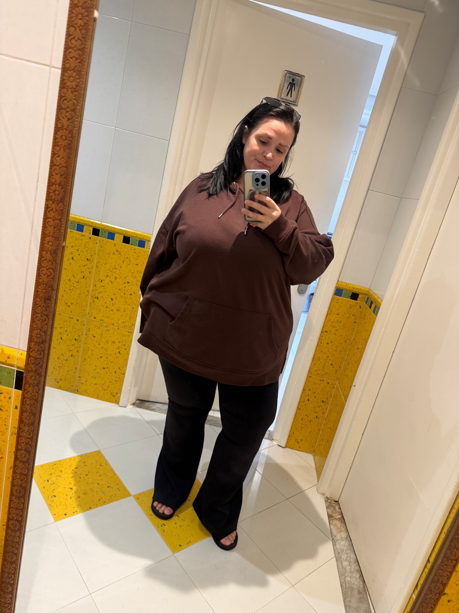 I’m obsessed with this hoodie from YOURSClothing.. A comfy just throw on and go vibe 🤎