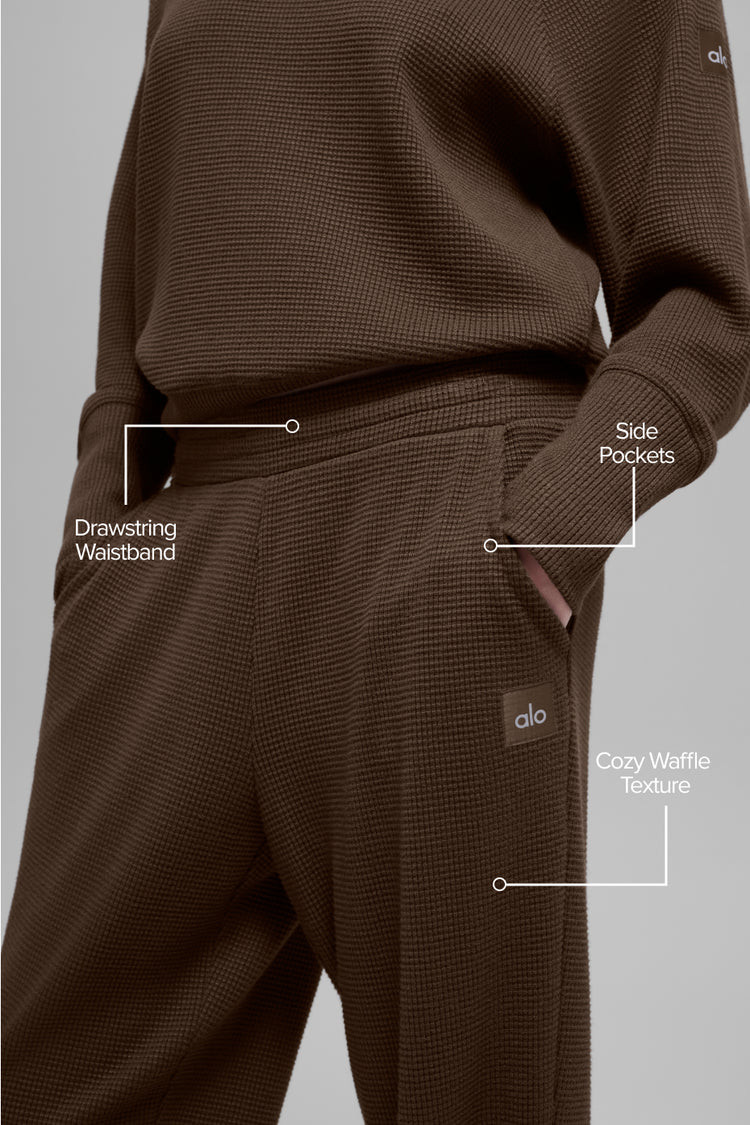 Waffle Weekend Escape Jogger - Espresso | Alo Yoga (US)