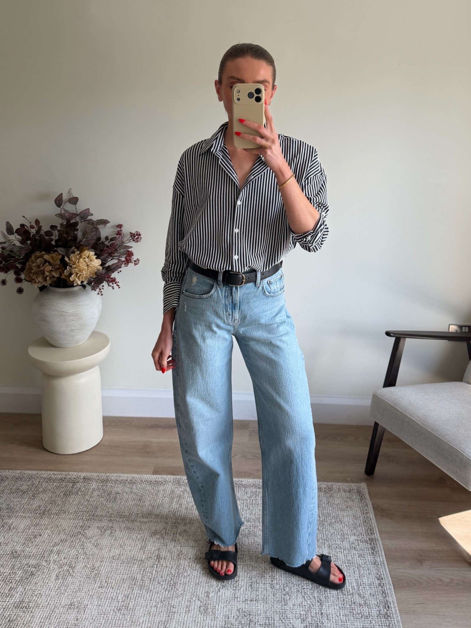 Spring outfit inspiration 
Small in the Abercrombie striped shirt - runs big, XS wouldve been ok as well
25 Long in the high rise barrel leg jeans 
Up to 25% off & use: AFEMILY for an extra 15% off online. From 8/5/26 - 11/5/26 in UK and Europe. Excludes clearance and gift cards. See details online
AD