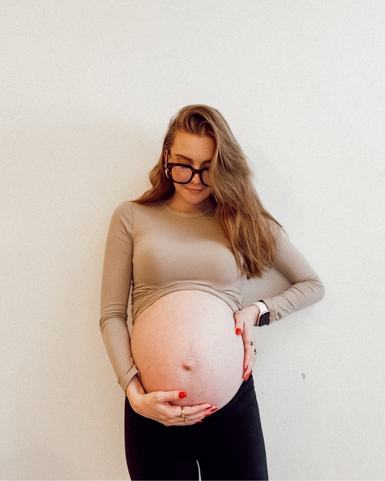 34 weeks growing you🩵 if this is anything like my last two pregnancies I have about 3-4 weeks left🤞🏻and not a single thing checked off my to do list😅 I’ll be just be here folding all the baby clothes and organizing everything like a mad women until it’s perfect🤌🏻