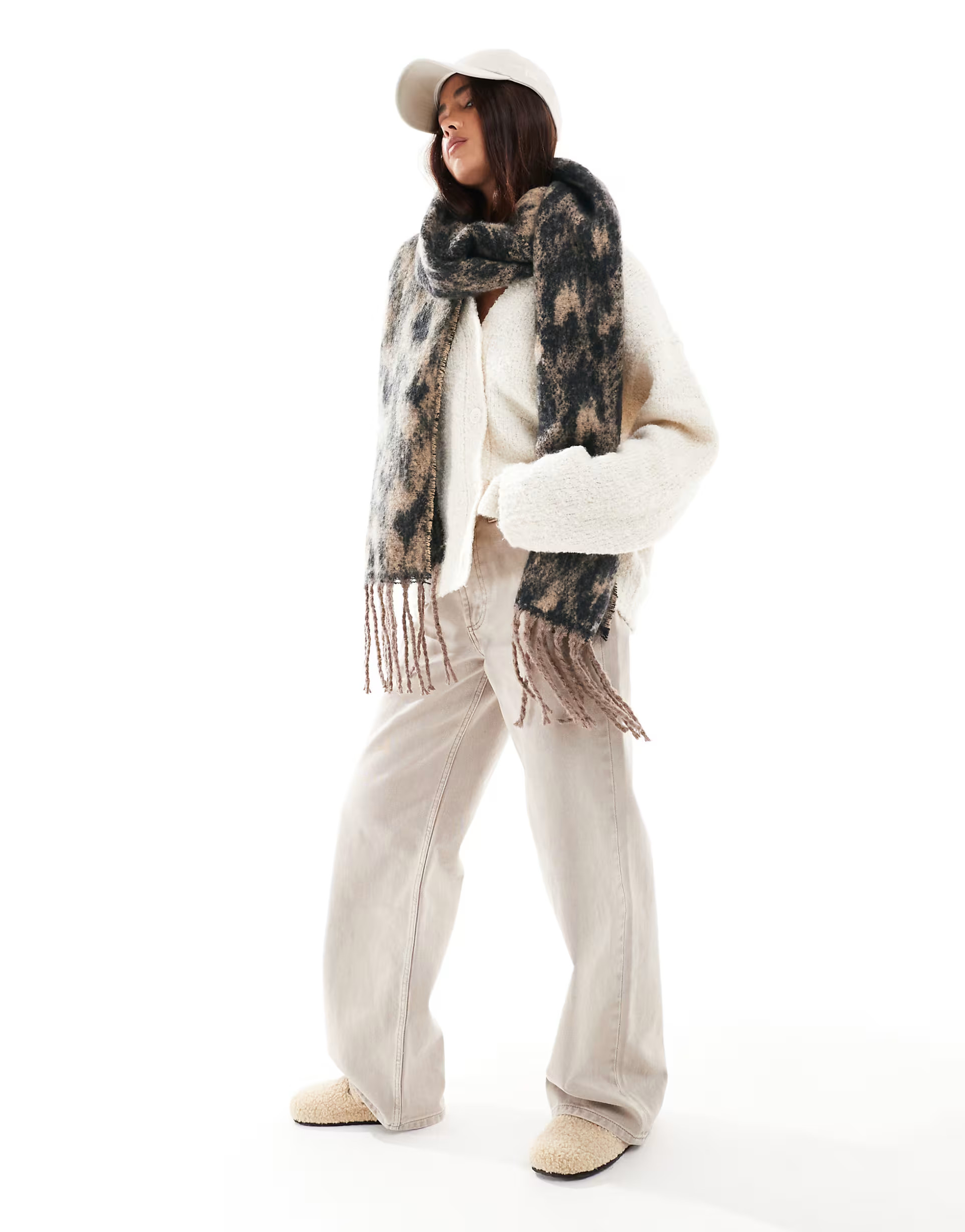 ASOS DESIGN – Flauschiger Schal aus Webstoff mit Leopardenmuster | ASOS (Global)