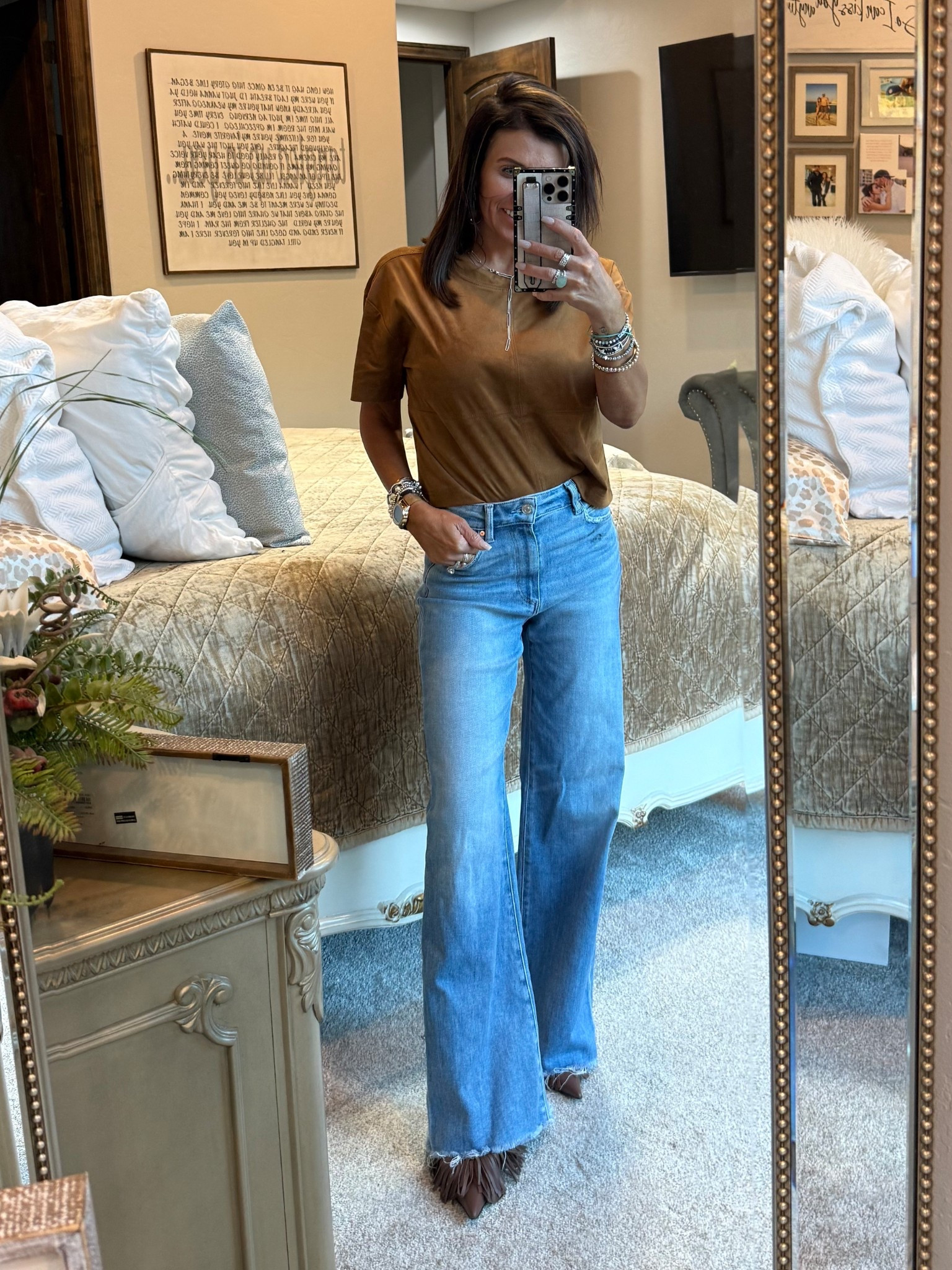 Loving this simply suede top, it's perfect for fall! Pair with jeans or skirt!

Size XS for ref 

#LTKFindsUnder100 #LTKShoeCrush #LTKStyleTip