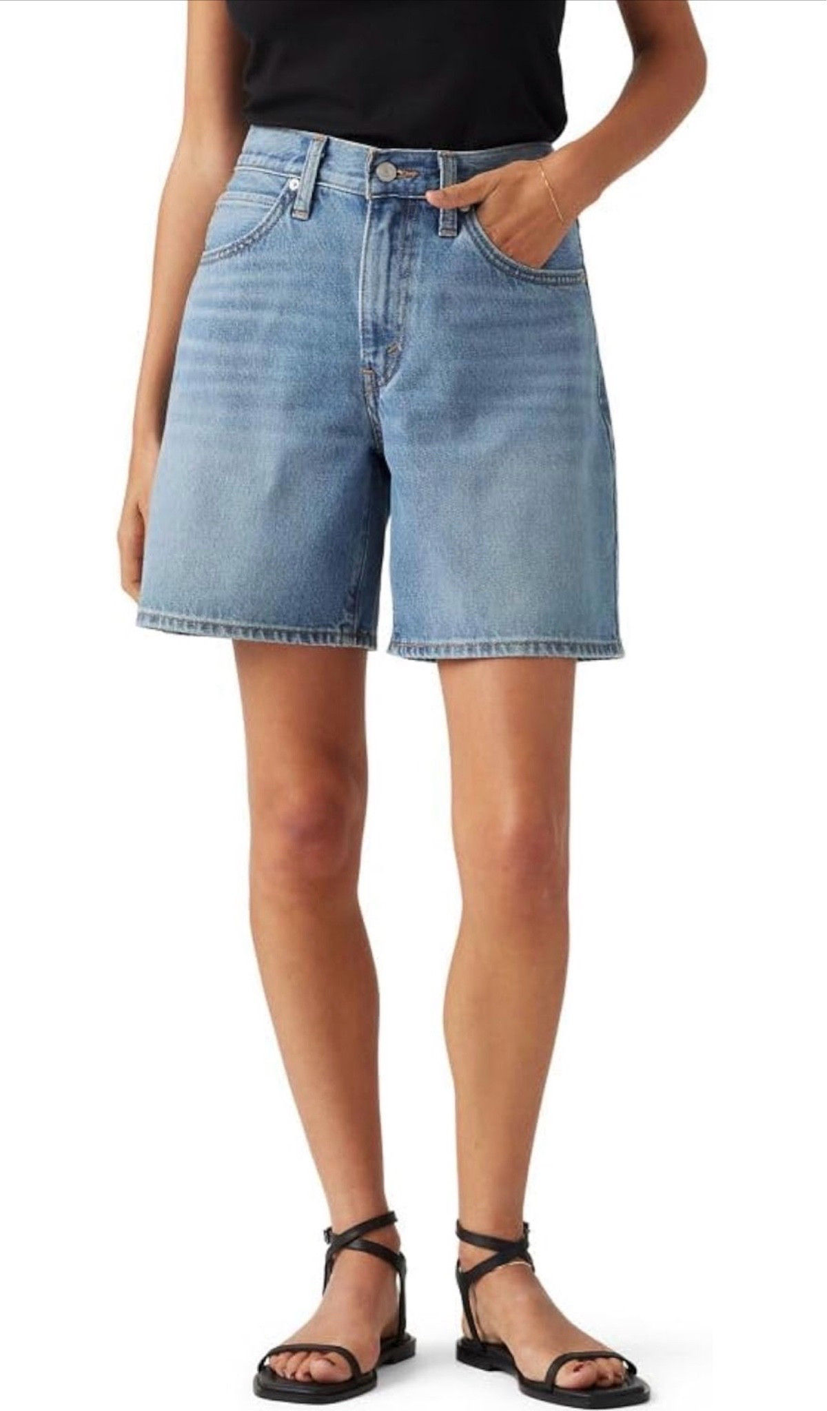Levi’s Baggy Shorts

#LTKootd #LTKOver40