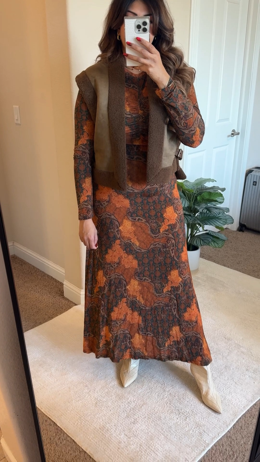 Love this fall dress, get so many wears for a Pumpkin patch outfit, thanksgiving outfit or general fall dress. Paired with a suede vest. 

#sherpavest #pumpkinpatch #thanksgiving #falldress #ullajohnson #freepeople


#LTKHalloween #LTKFamily #LTKSeasonal